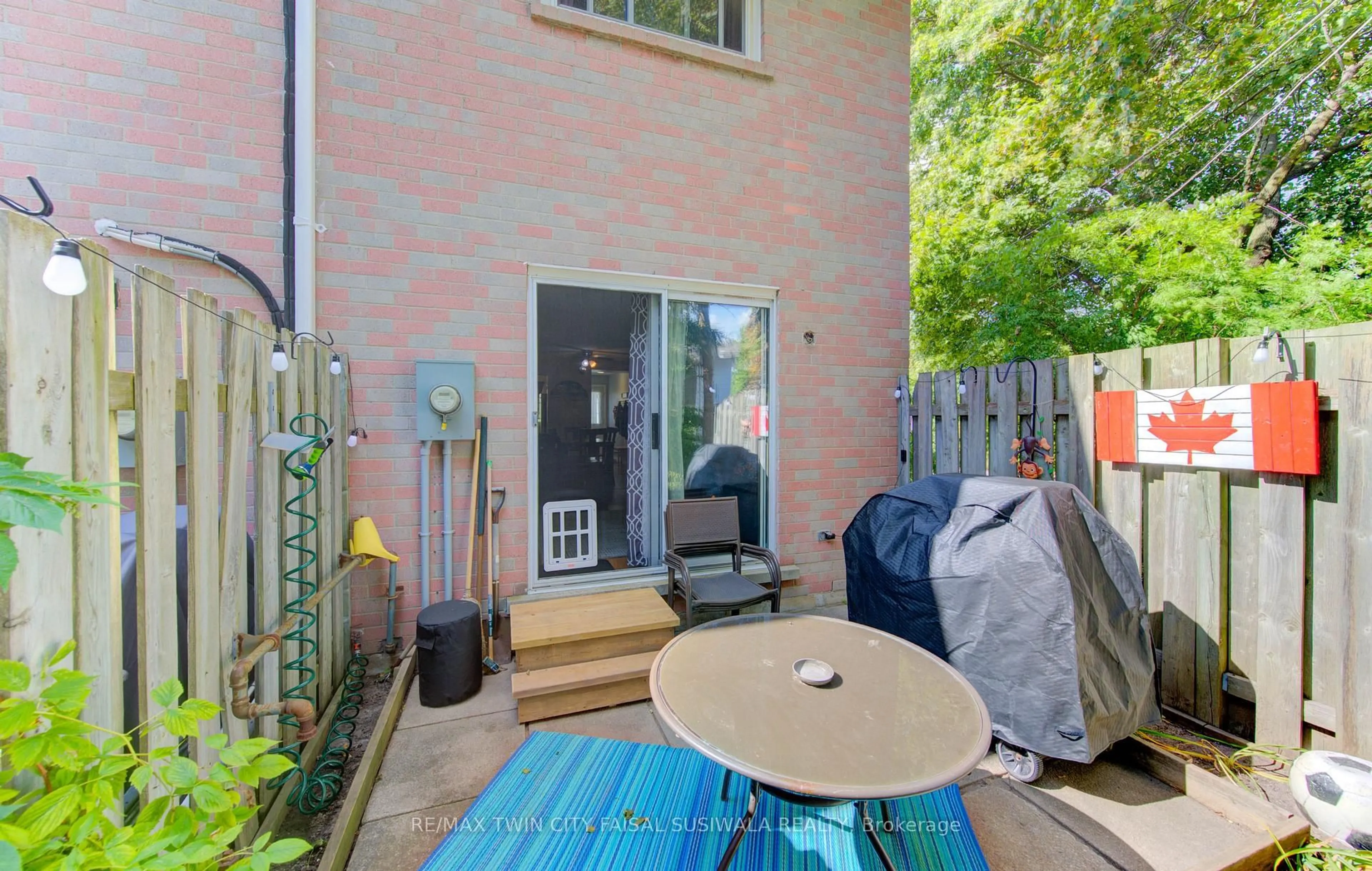 Patio, street for 513 Weber St #A, Waterloo Ontario N2L 4G1