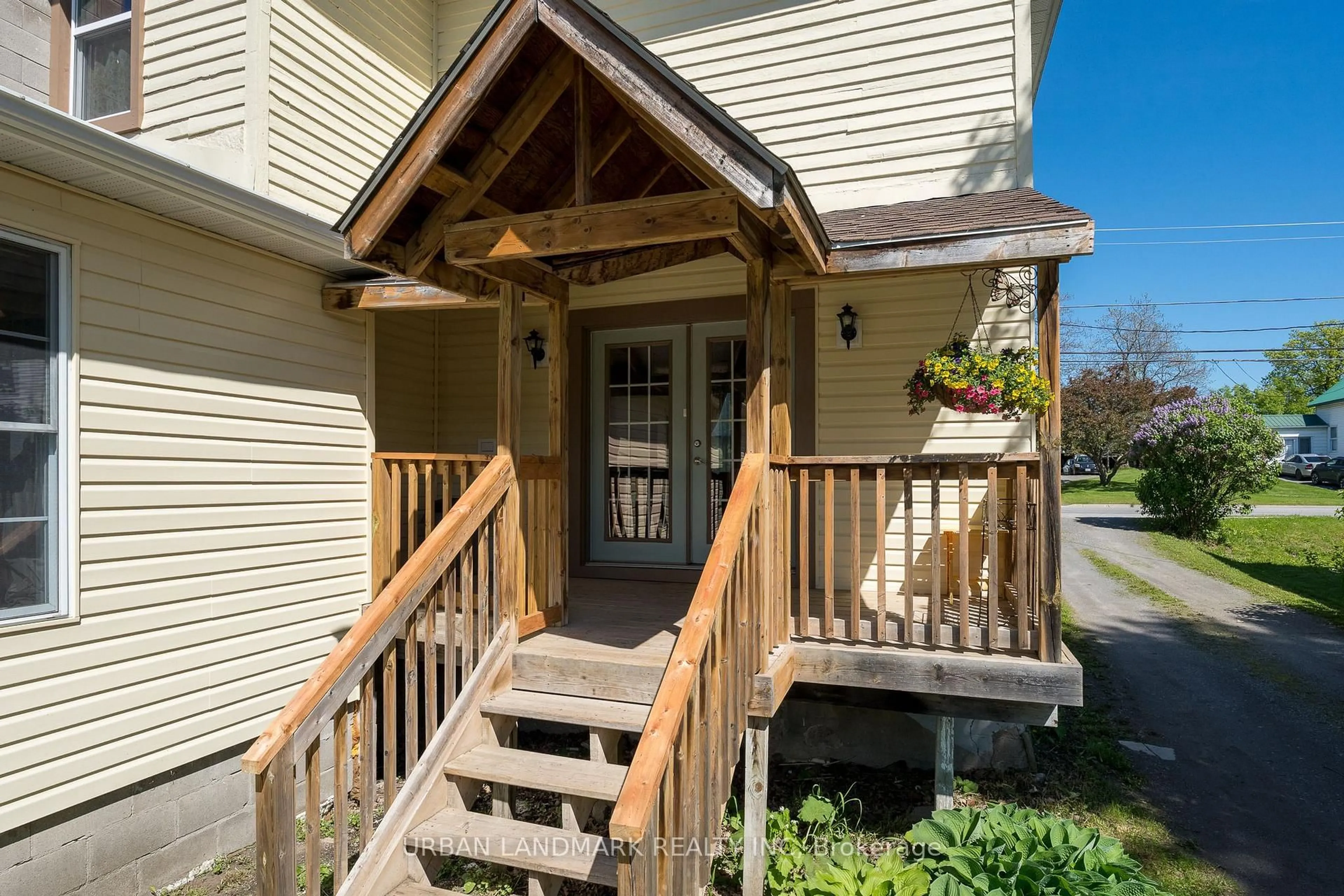 Unknown for 225 St Lawrence St, Madoc Ontario K0K 2K0