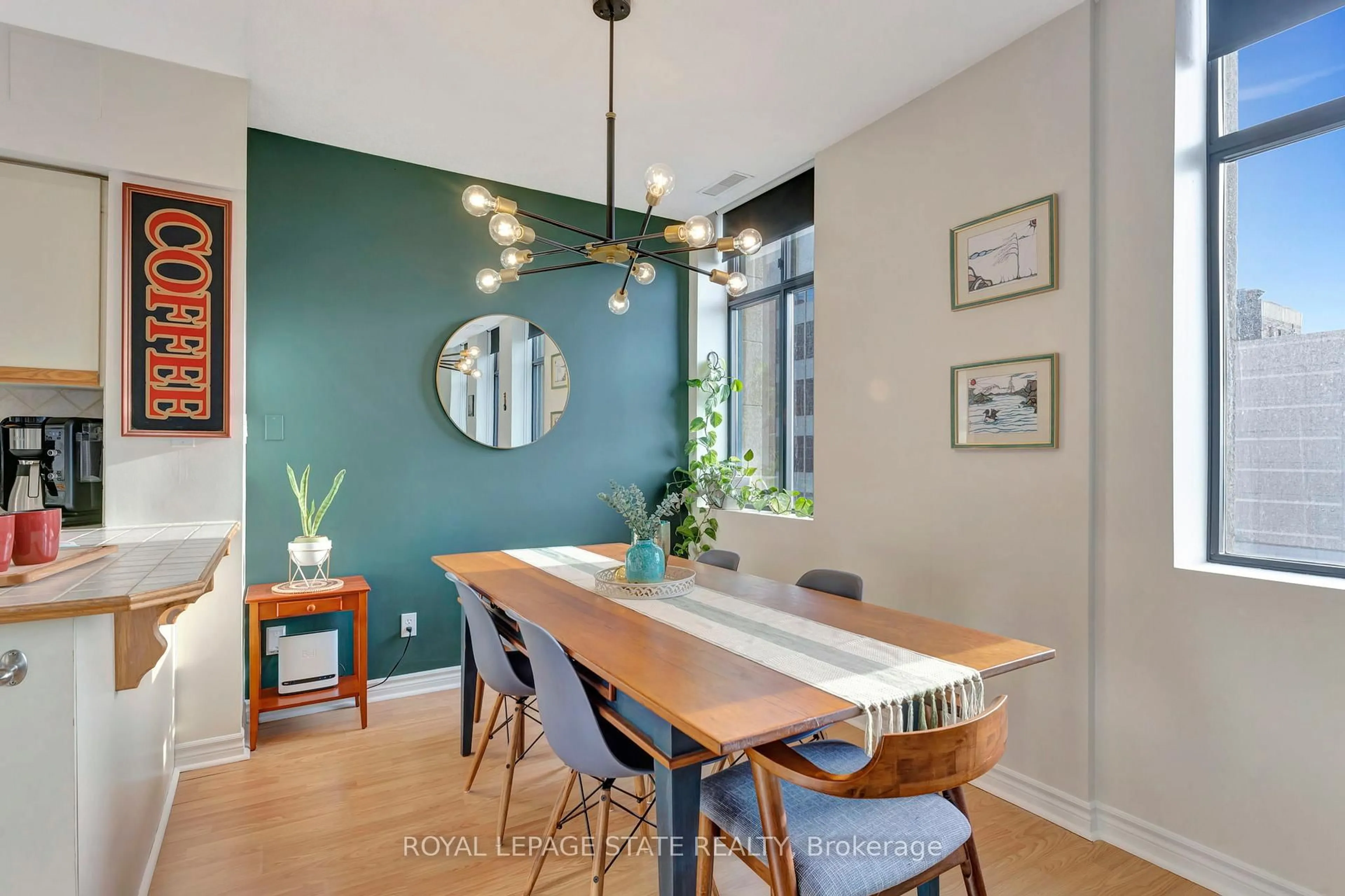 Dining room, wood/laminate floor for 36 James St #701, Hamilton Ontario L8P 4W4