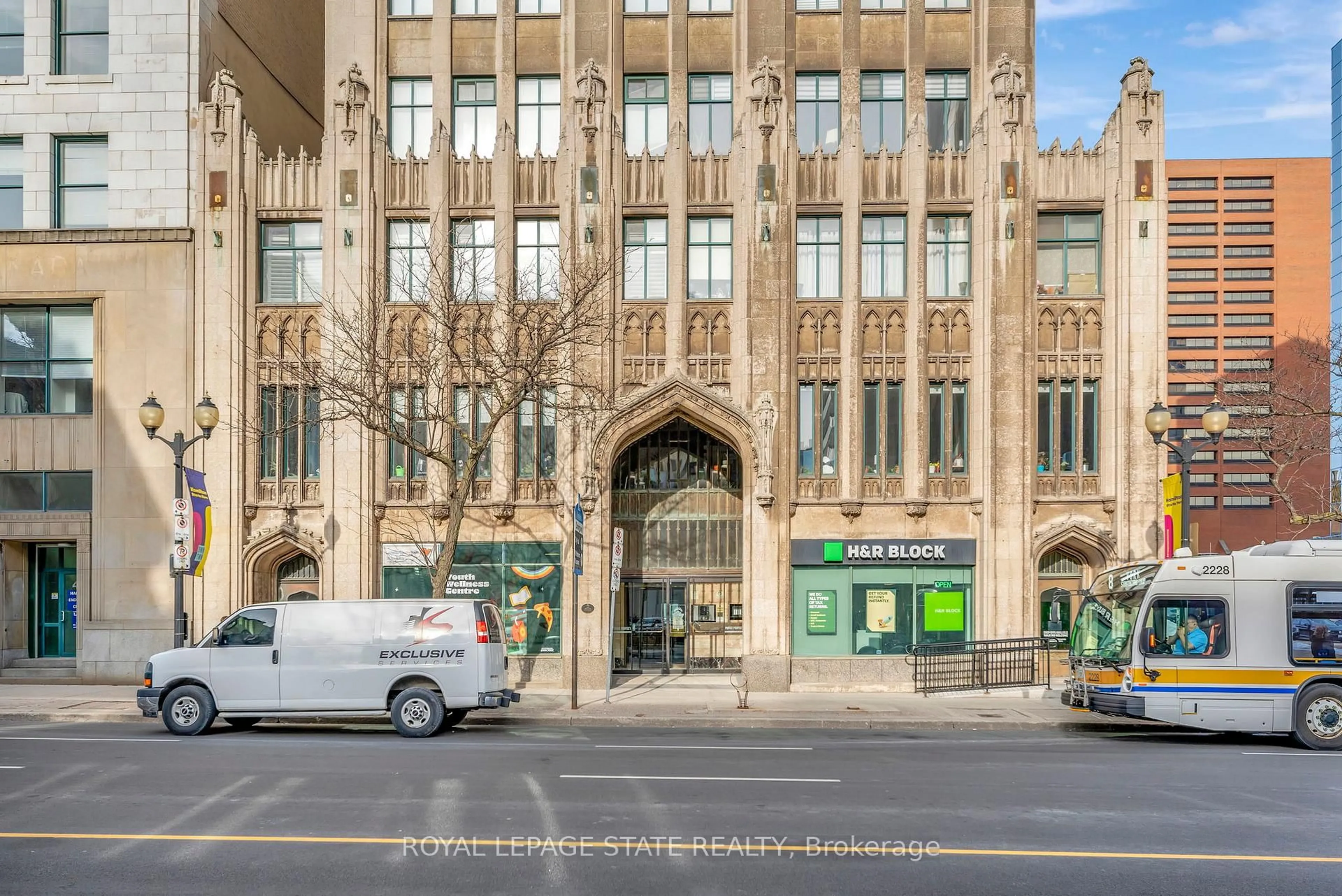 Indoor foyer for 36 James St #701, Hamilton Ontario L8P 4W4