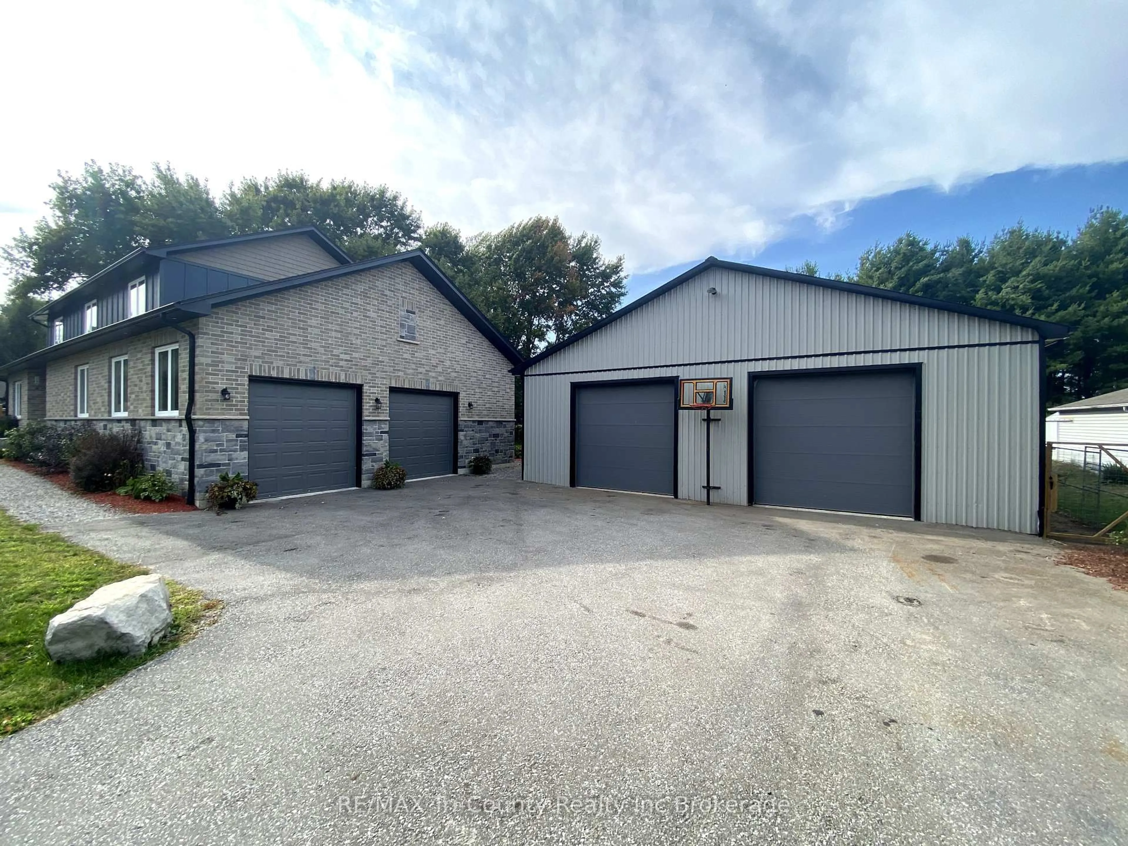 Indoor garage for 287 24 Highway, Norfolk Ontario N0E 1X0
