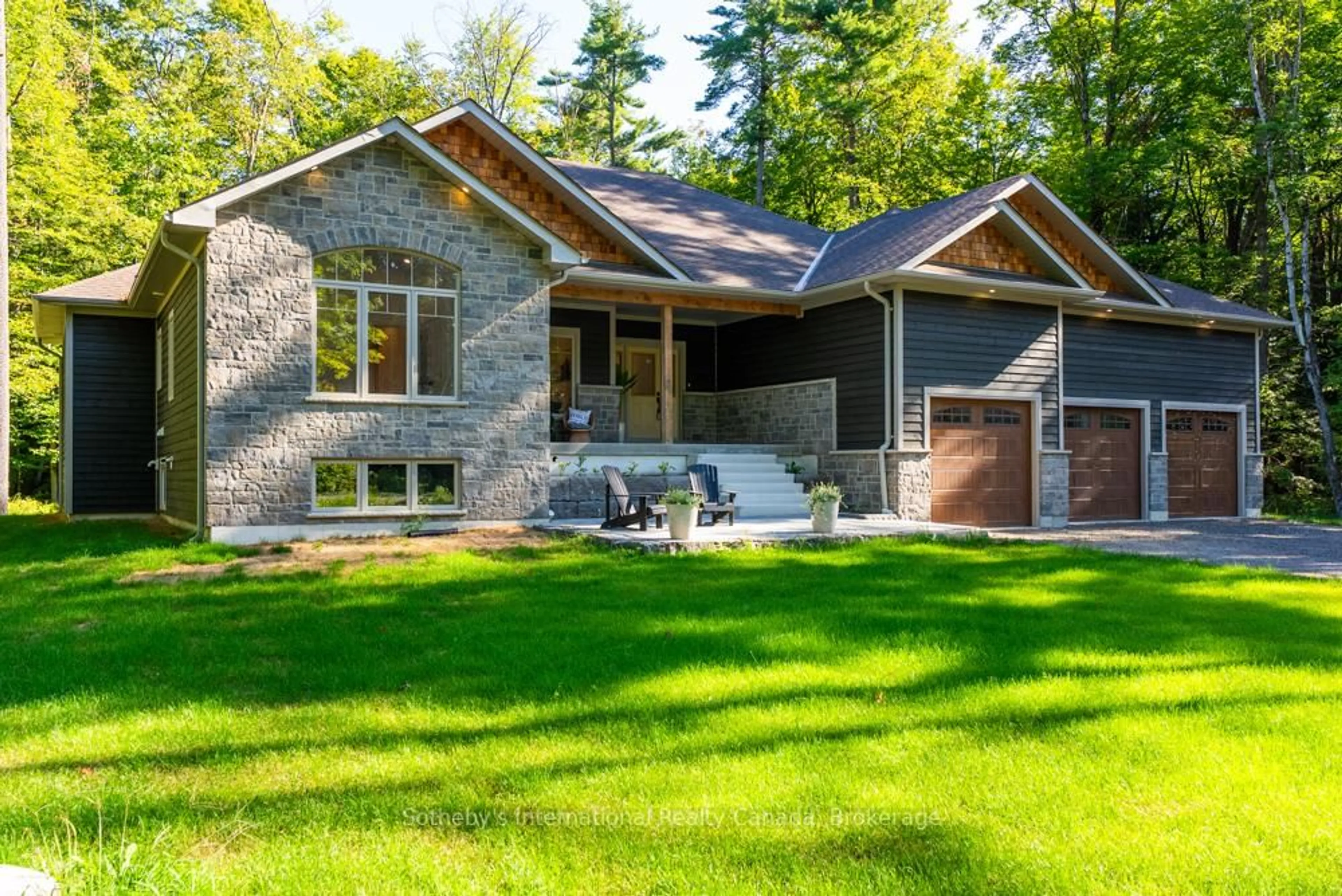 Home with brick exterior material, unknown for 1030 Xavier St, Gravenhurst Ontario P0E 1G0