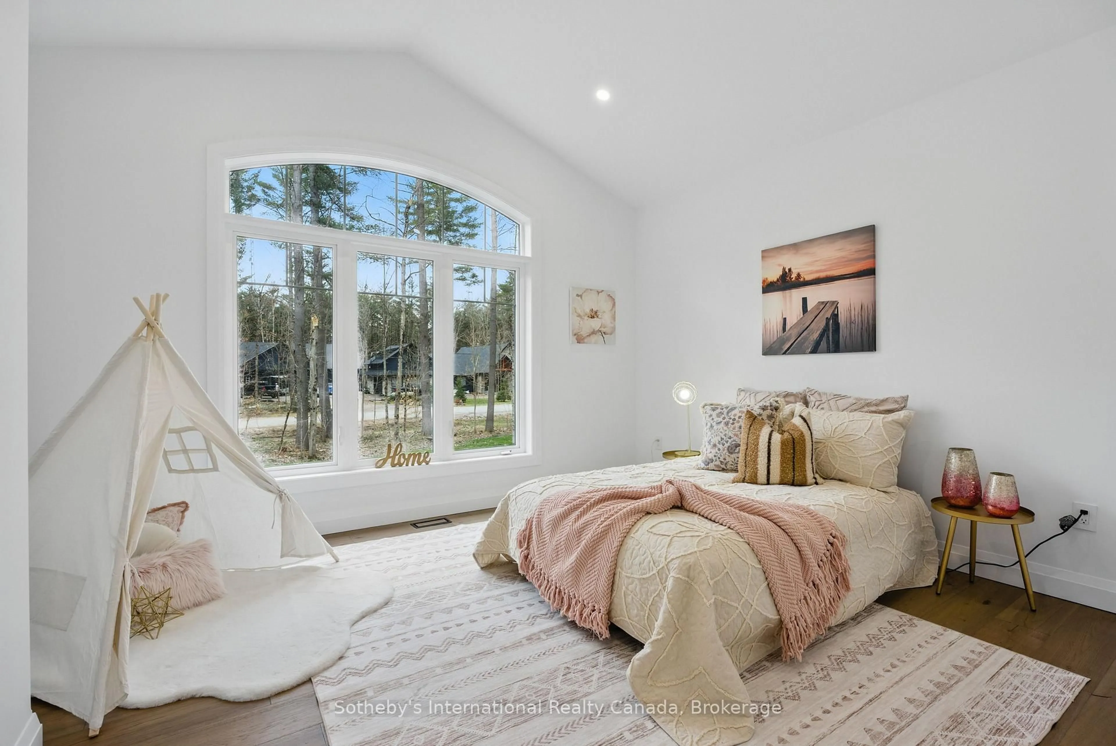 A pic of a room for 1030 Xavier St, Gravenhurst Ontario P0E 1G0