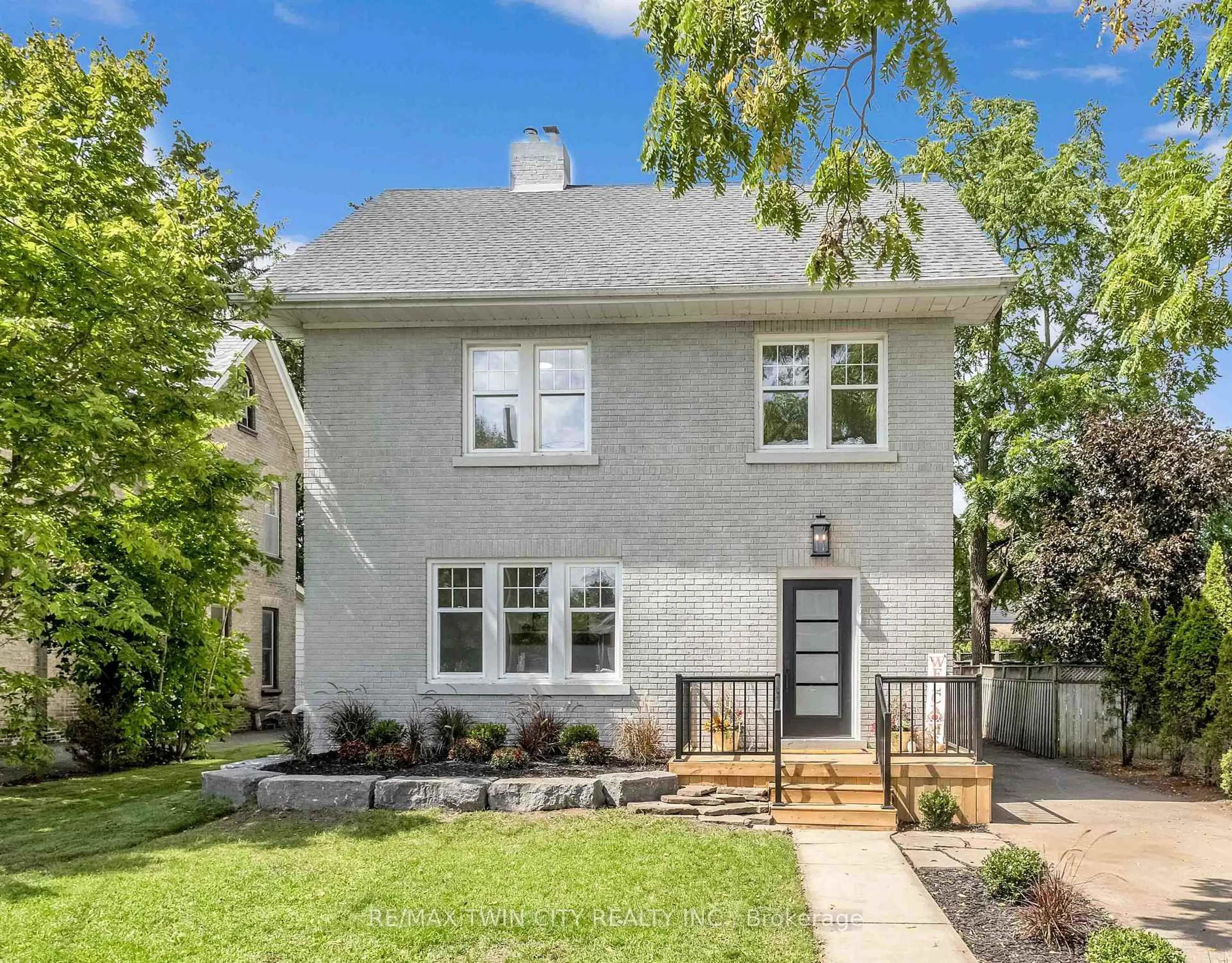 Home with brick exterior material, street for 15 Hawarden Ave, Brantford Ontario N3T 4H2