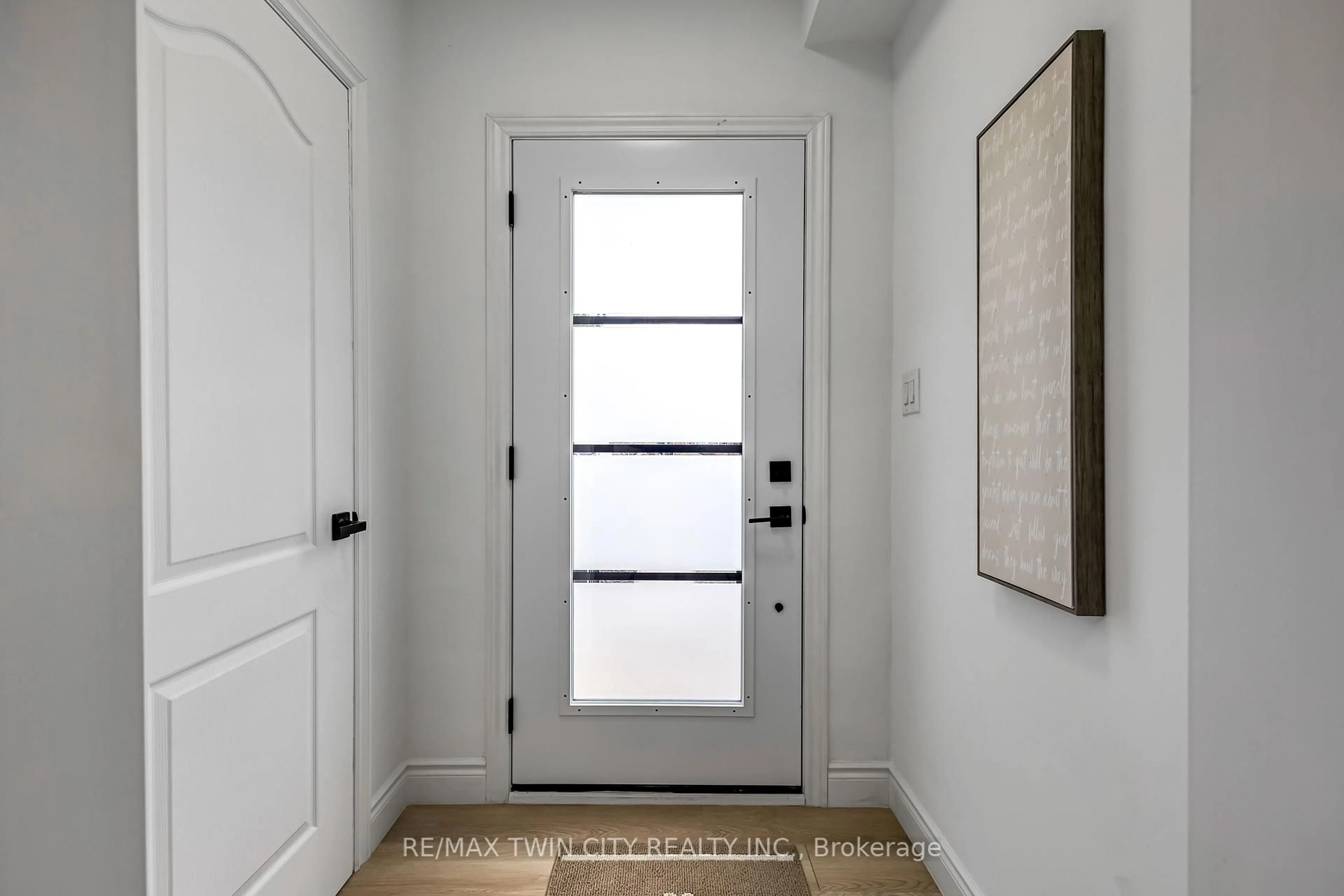 Indoor entryway for 15 Hawarden Ave, Brantford Ontario N3T 4H2
