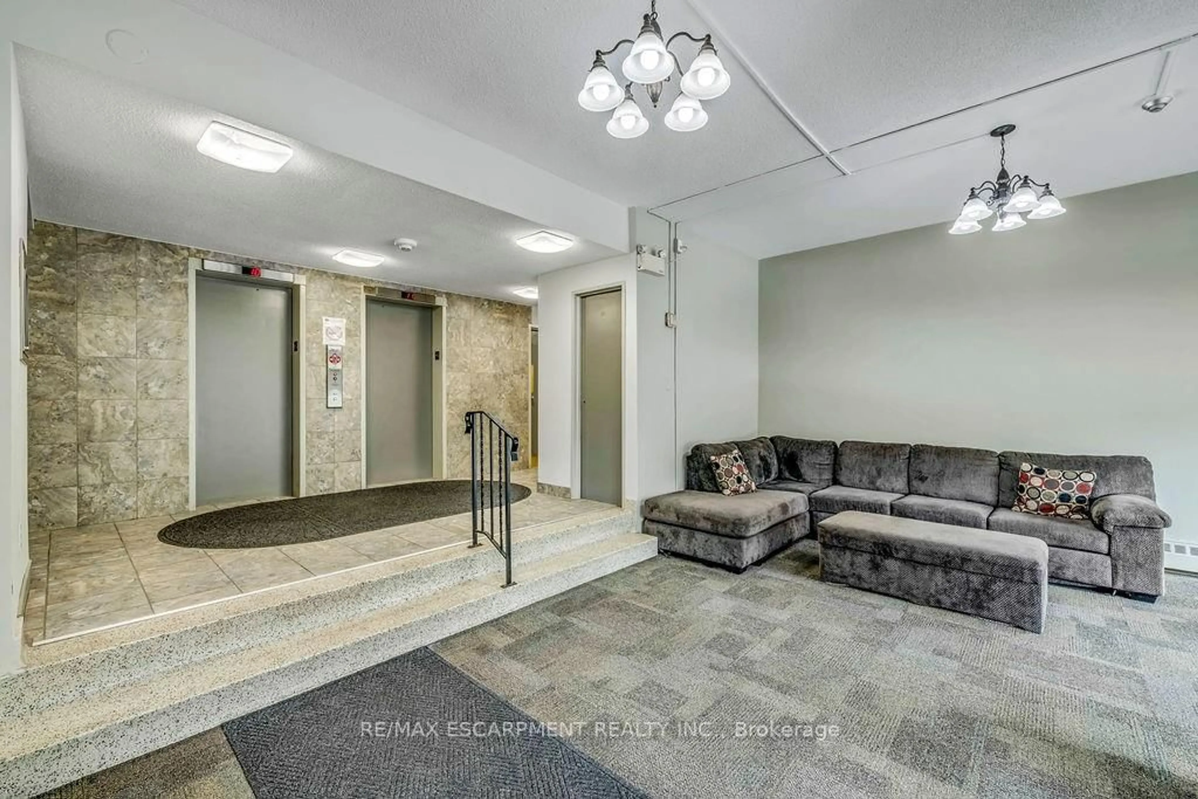 Unknown for 1950 Main St #202, Hamilton Ontario L8S 4M9