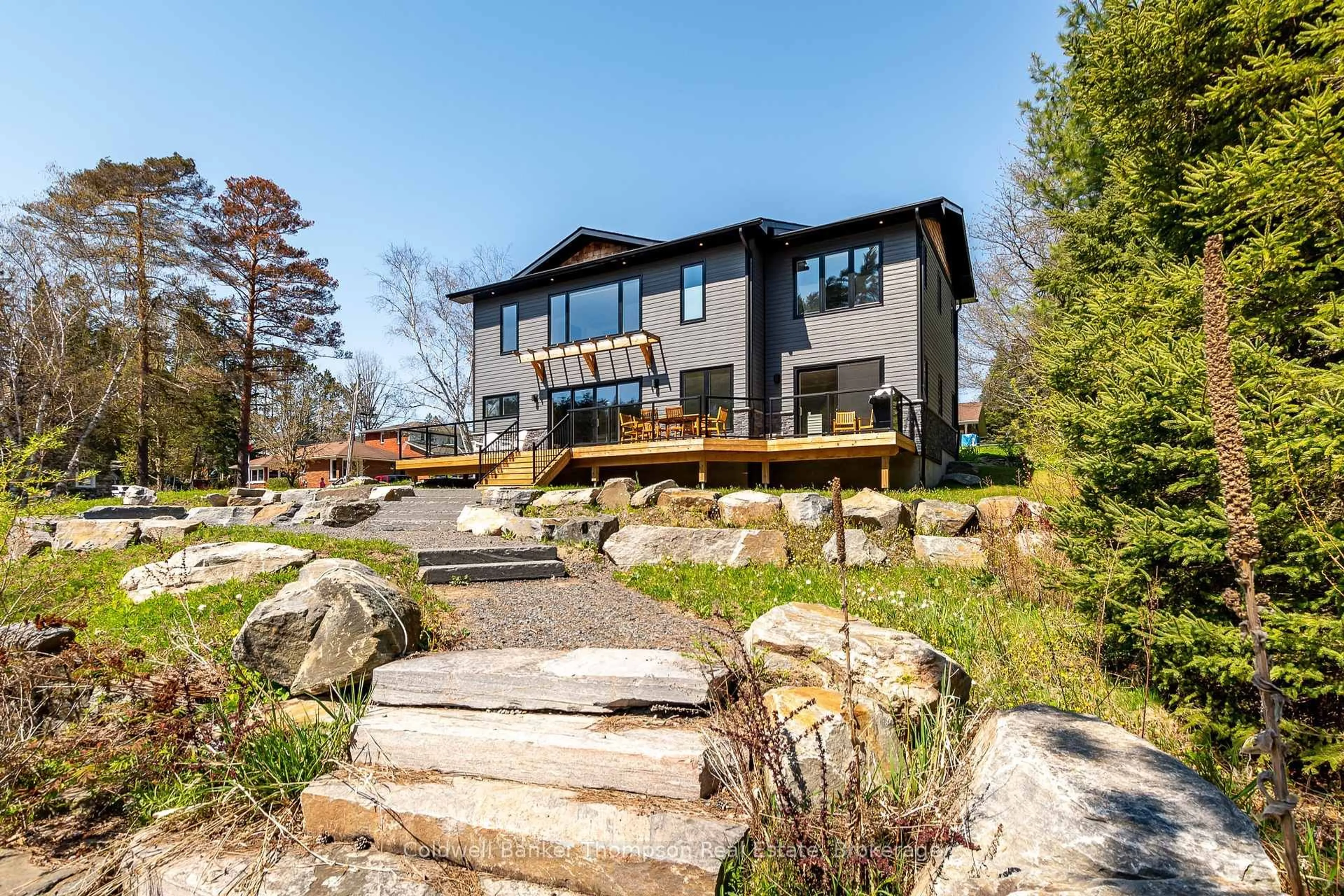 Unknown for 32 Church St, Huntsville Ontario P1H 1G8