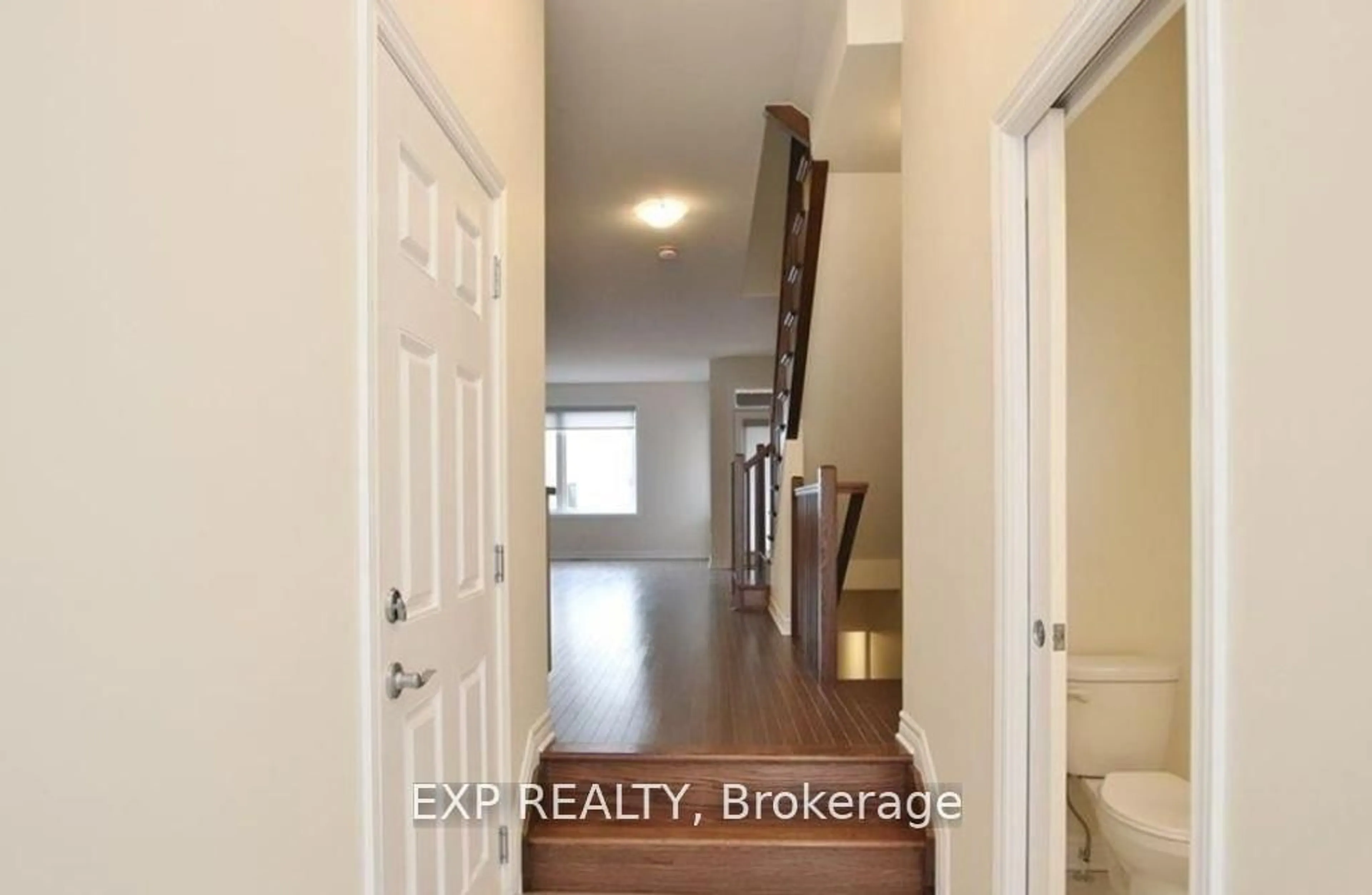 Indoor entryway for 18 Rookie Cres, Ottawa Ontario K2V 0R9