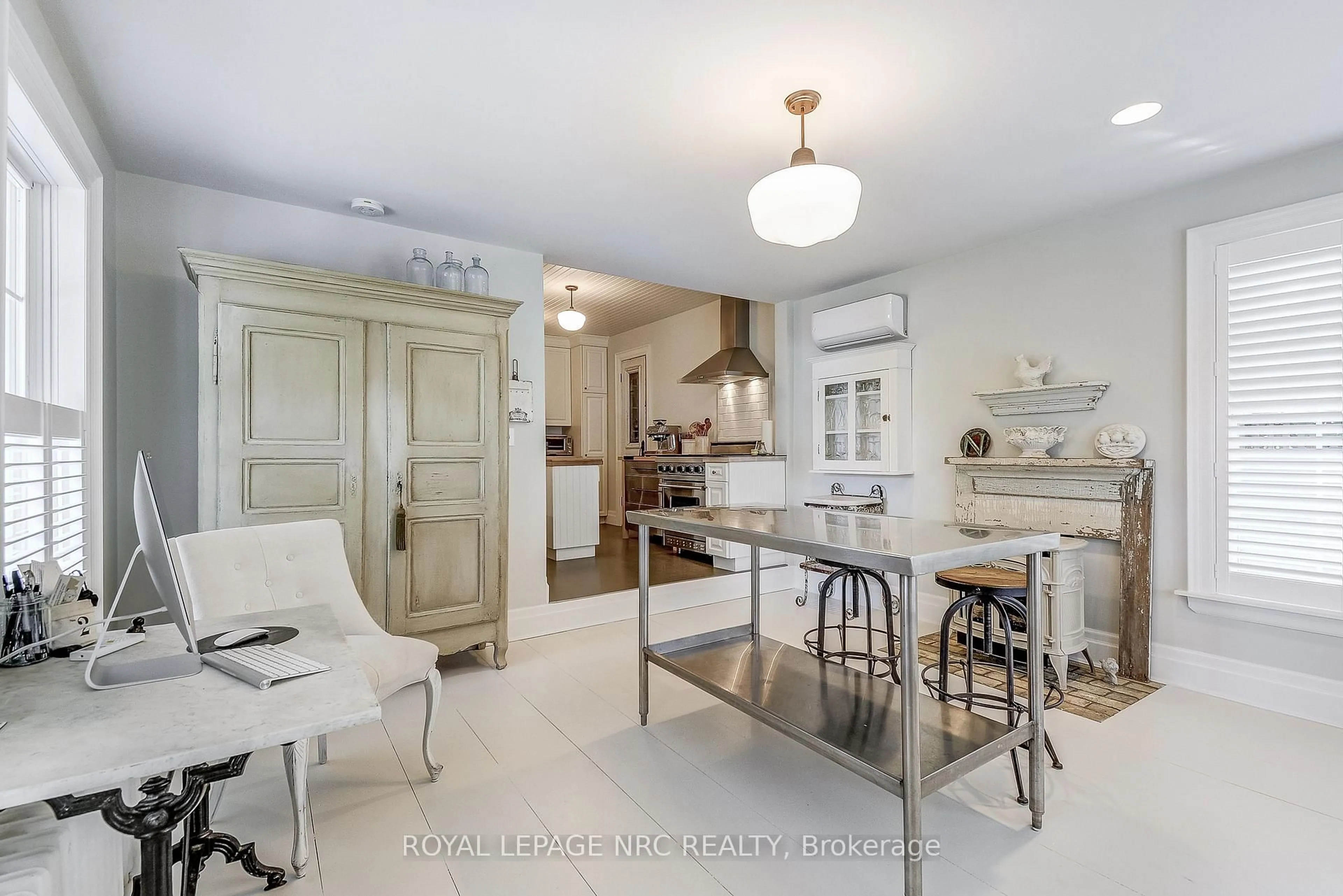 Open concept kitchen, ceramic/tile floor for 2 Pinehill Rd, St. Catharines Ontario L2R 3R5