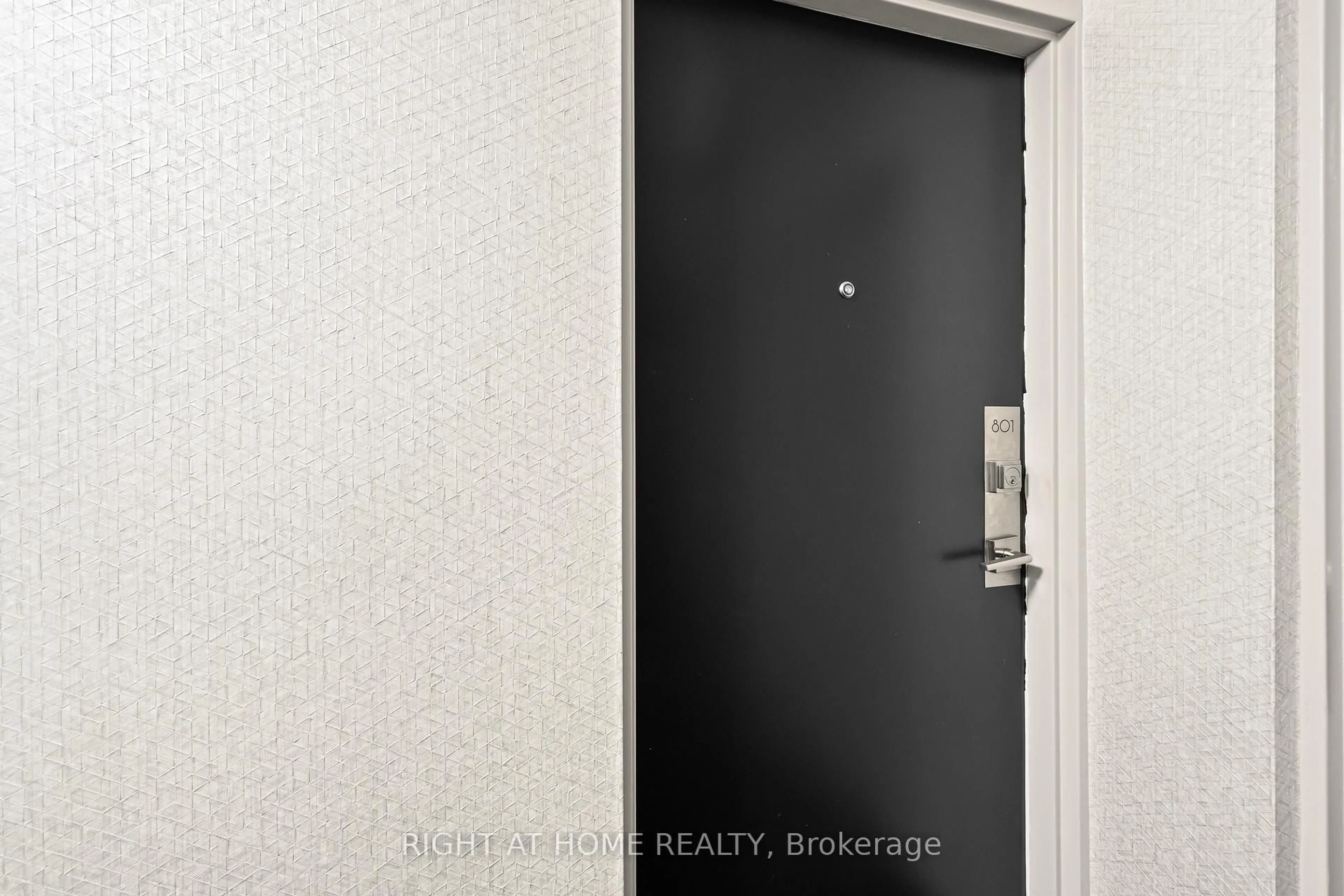 Indoor entryway for 359 Geneva St #801, St. Catharines Ontario L2N 2G5