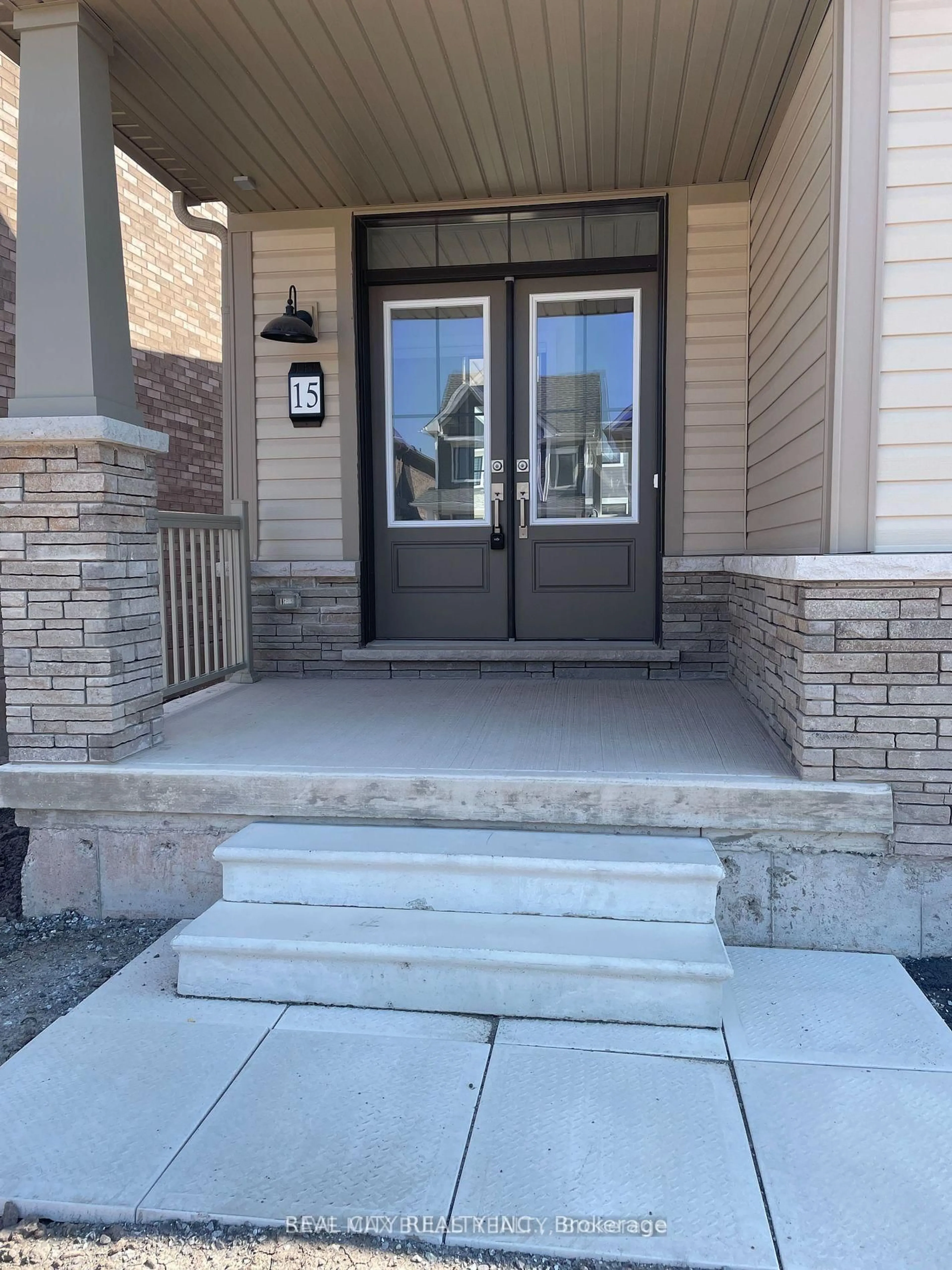 Indoor entryway for 15 Rudder Rd, Welland Ontario L3B 0M5