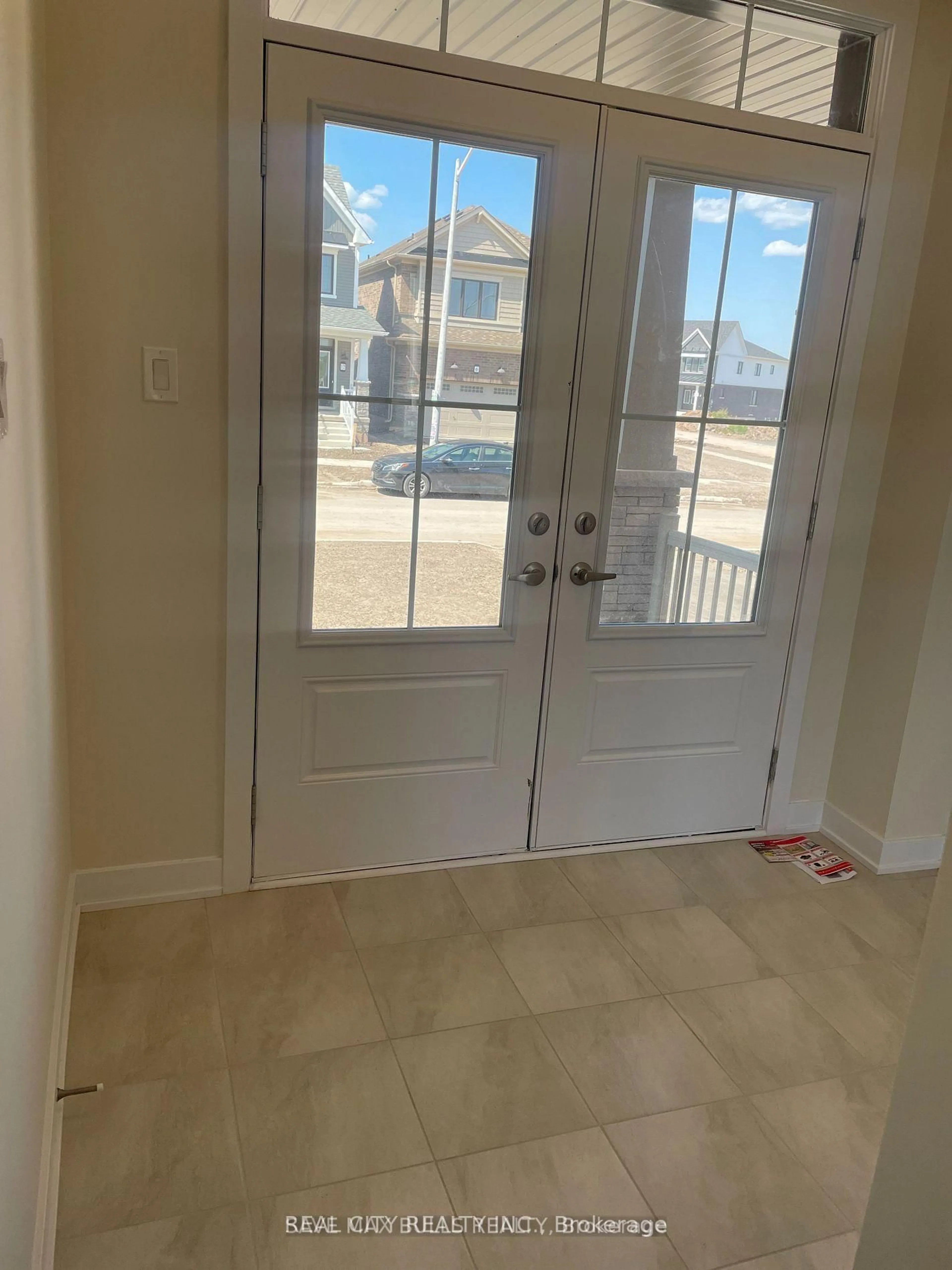 Indoor entryway for 15 Rudder Rd, Welland Ontario L3B 0M5