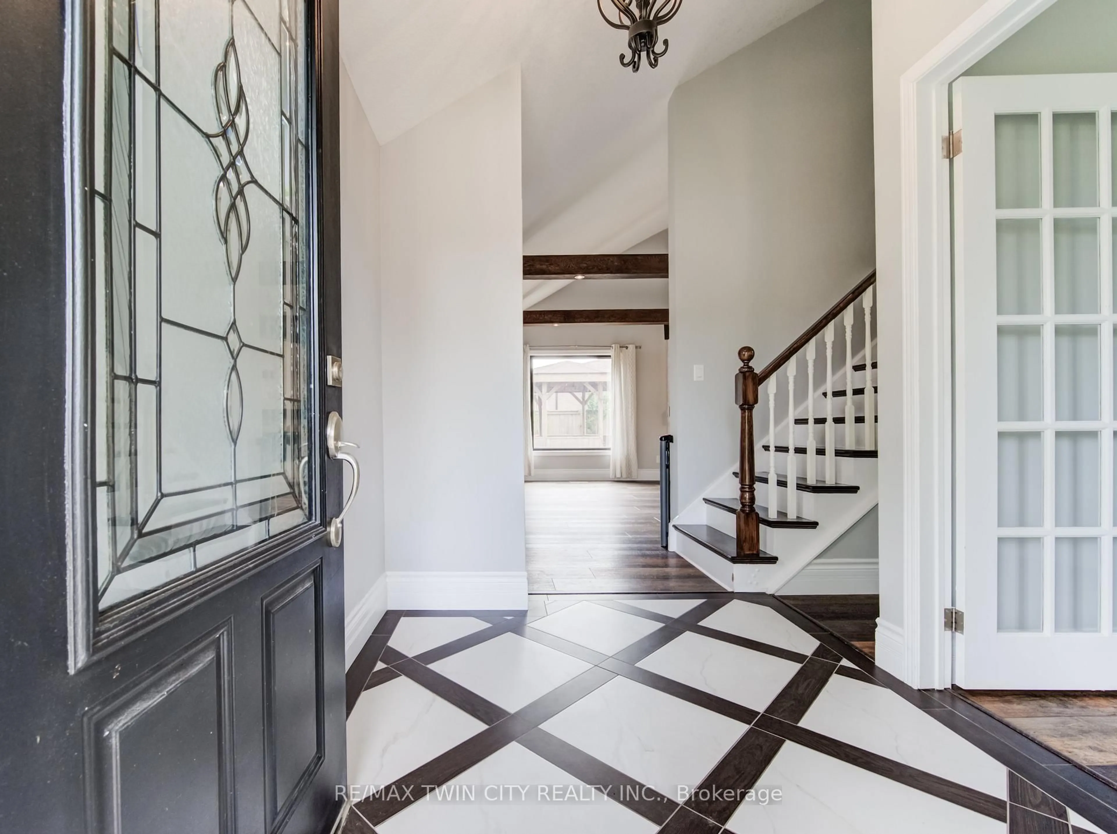 Indoor entryway for 3 Westview Cres, Kitchener Ontario N2N 2V7