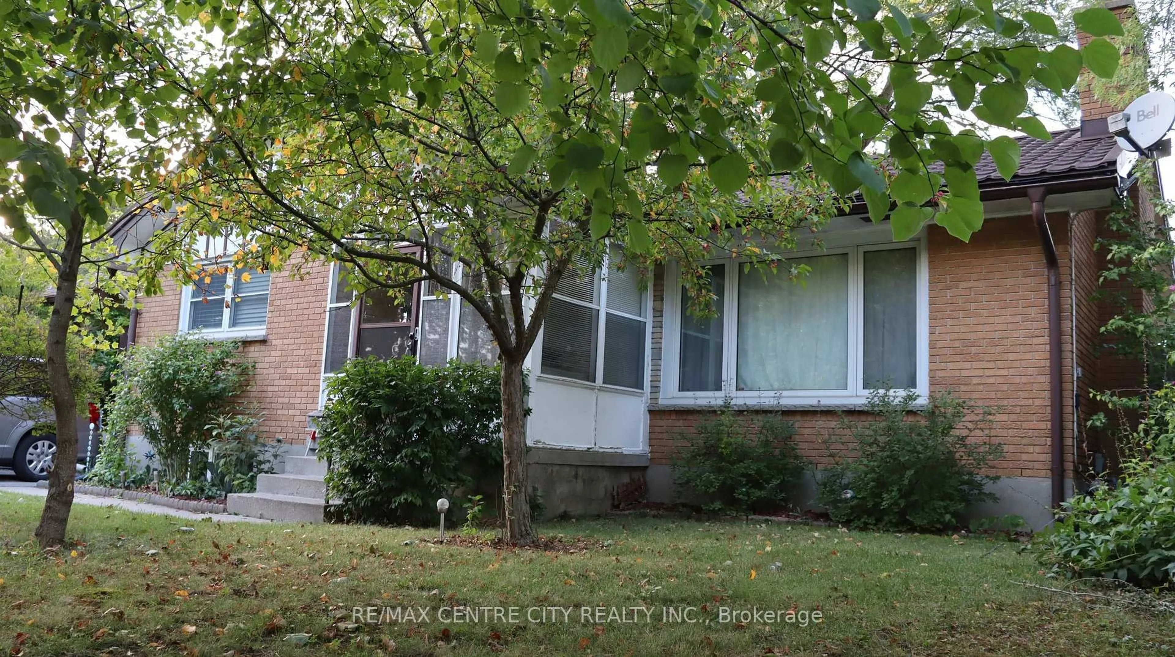 Home with brick exterior material, street for 1948 Royal Cres, London East Ontario N5V 1N7