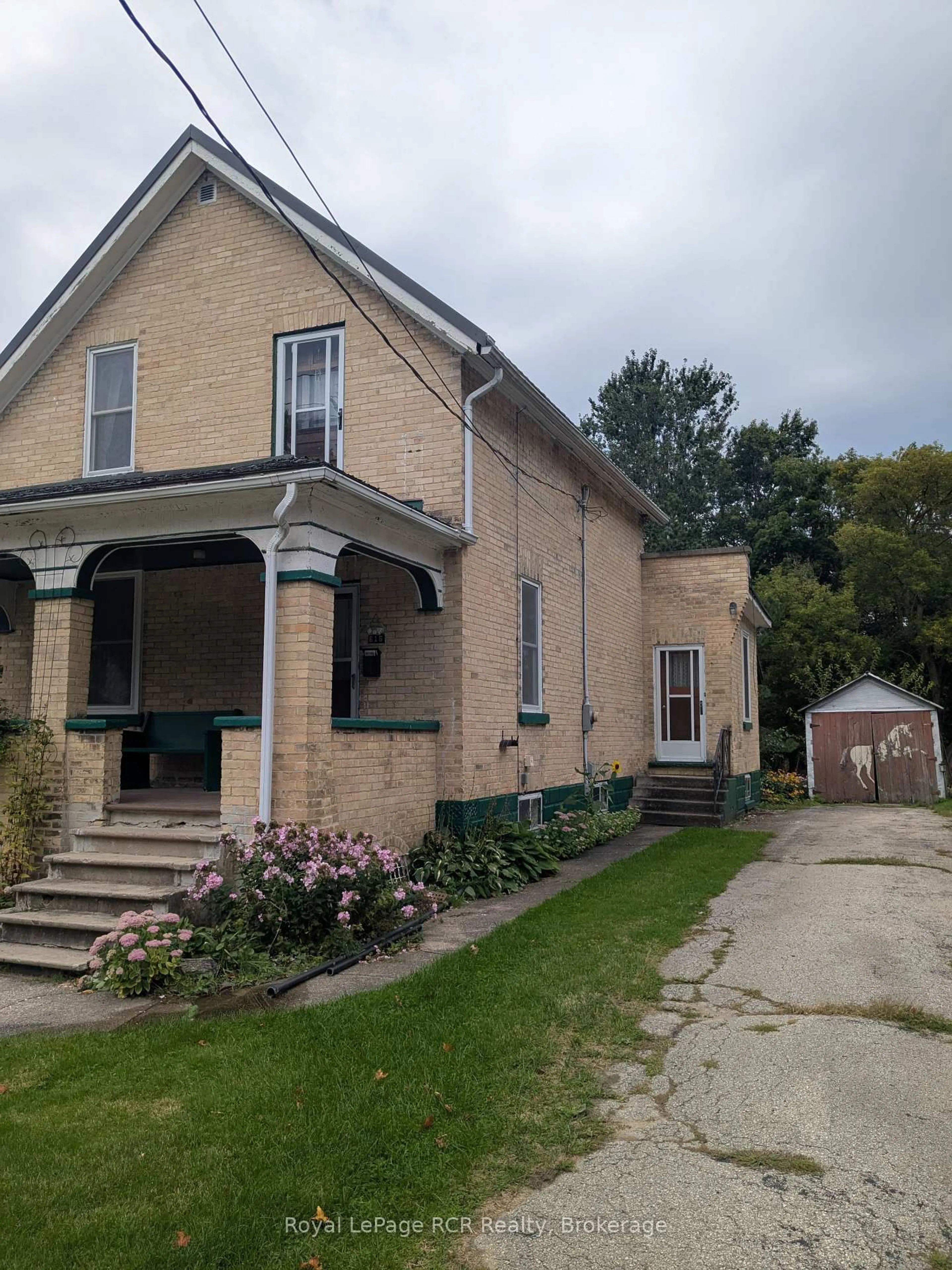 Home with brick exterior material, street for 616 9th Ave, Hanover Ontario N4N 2M8