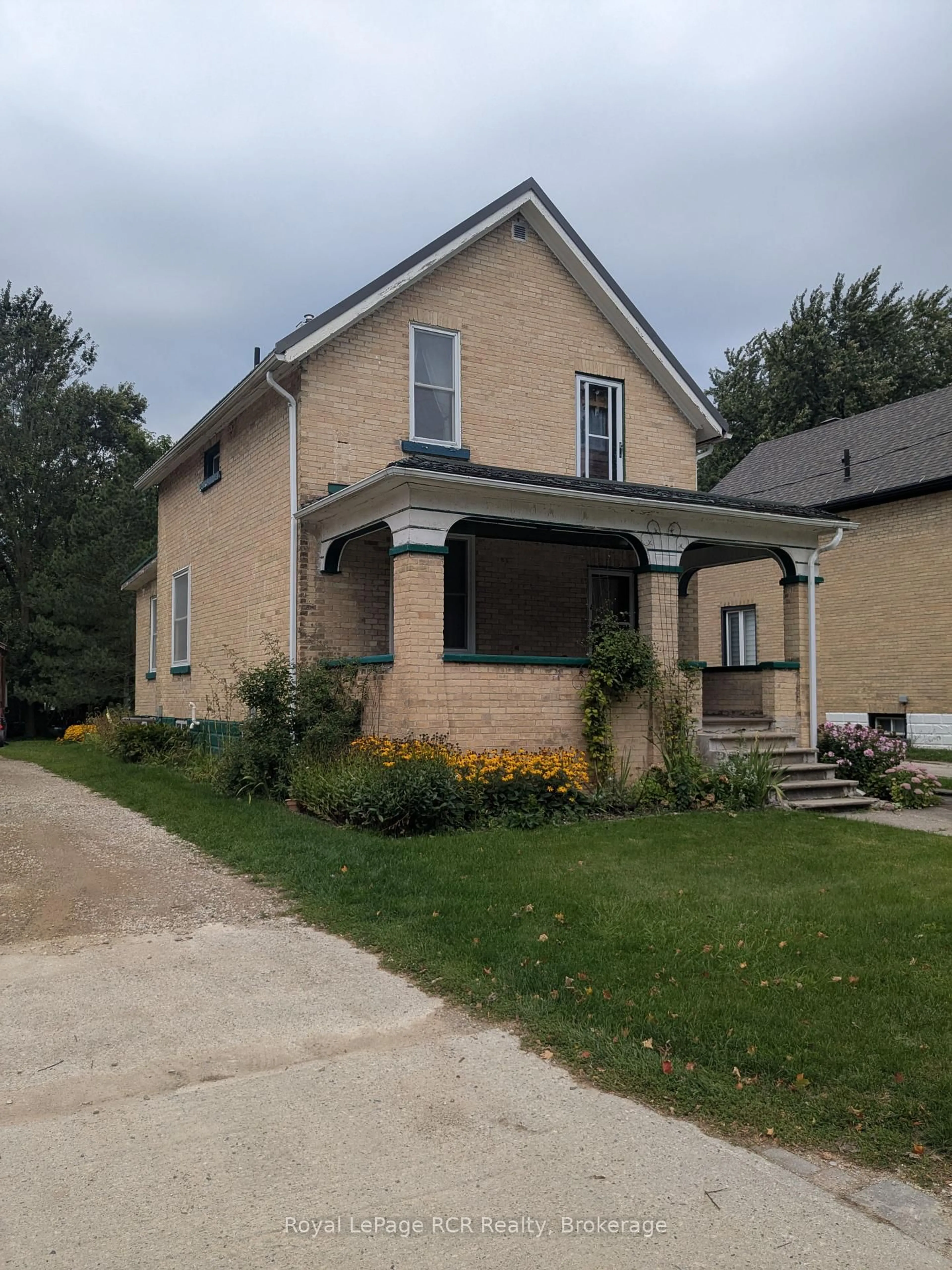 Home with brick exterior material, street for 616 9th Ave, Hanover Ontario N4N 2M8