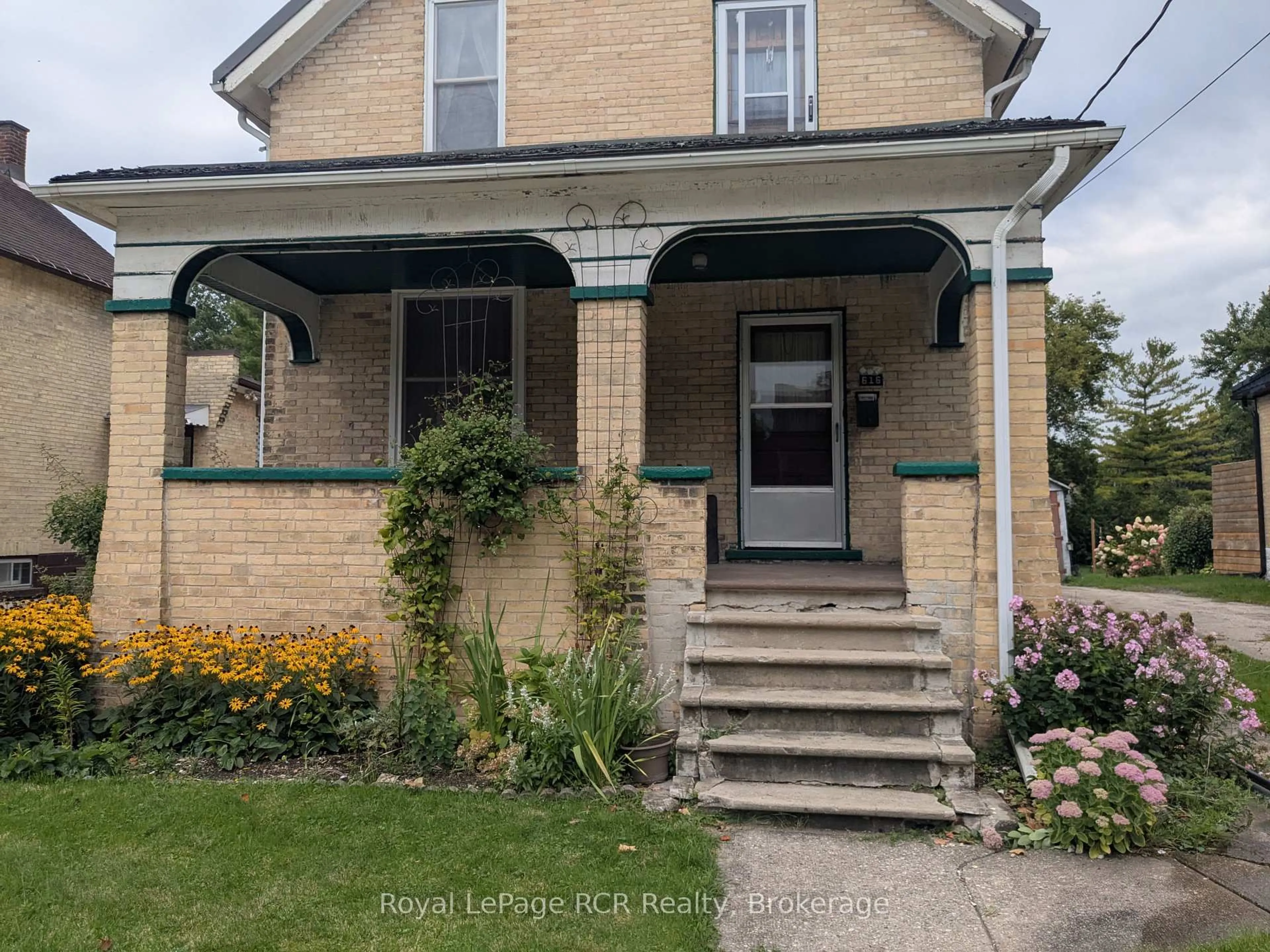 Home with brick exterior material, street for 616 9th Ave, Hanover Ontario N4N 2M8