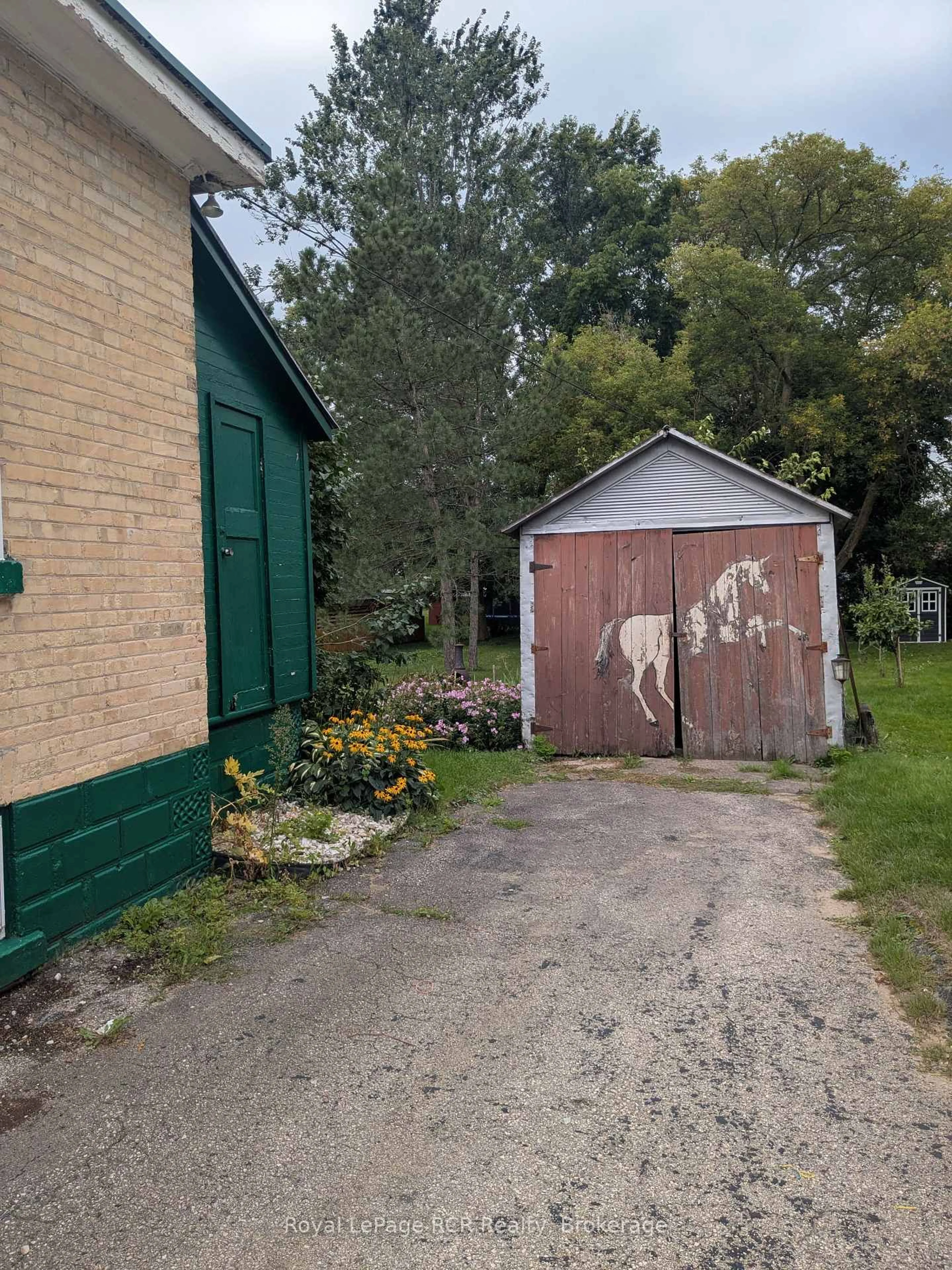 Shed for 616 9th Ave, Hanover Ontario N4N 2M8