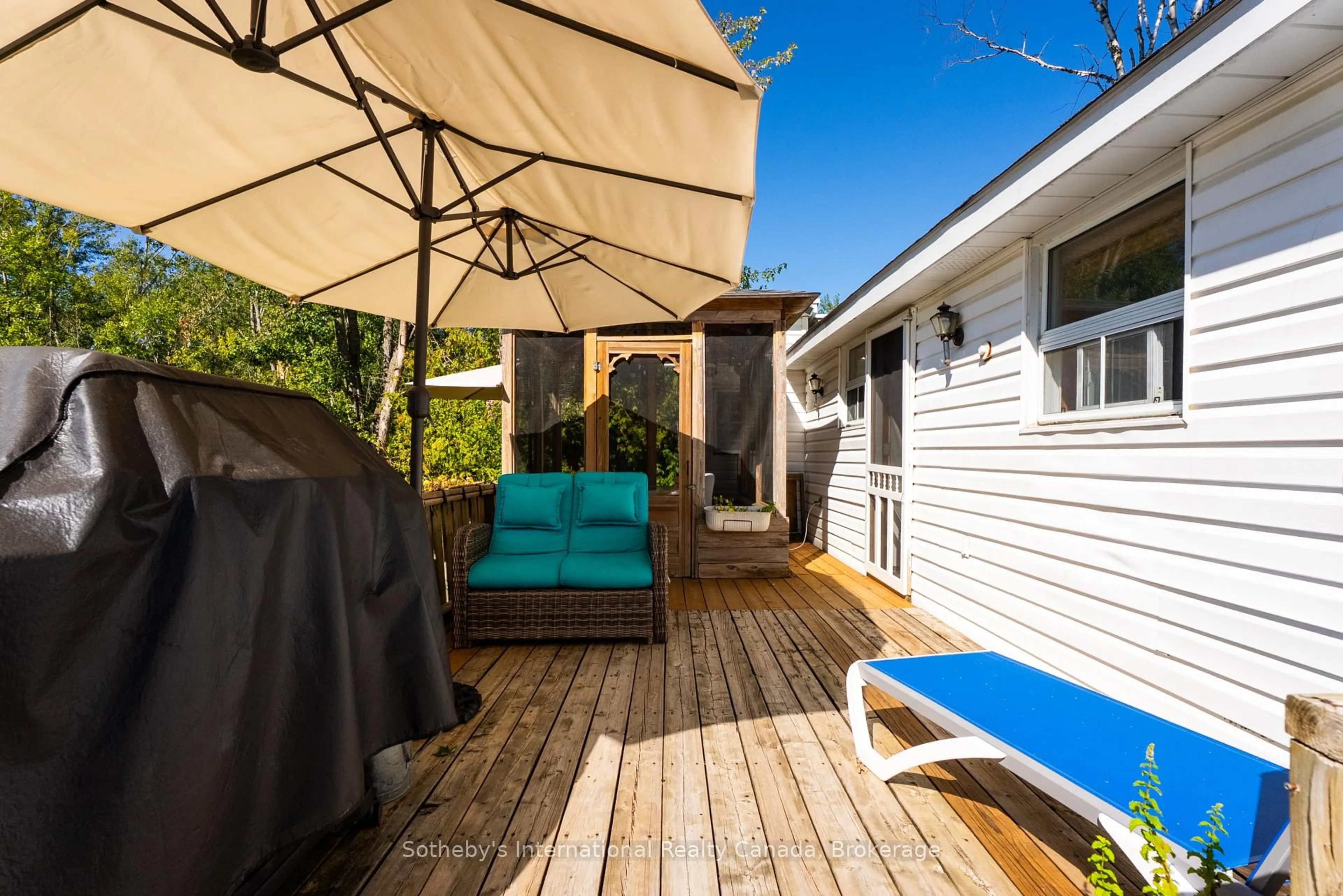 Patio, street for 1118 South Kahshe Lake Rd, Gravenhurst Ontario P1P 1G0