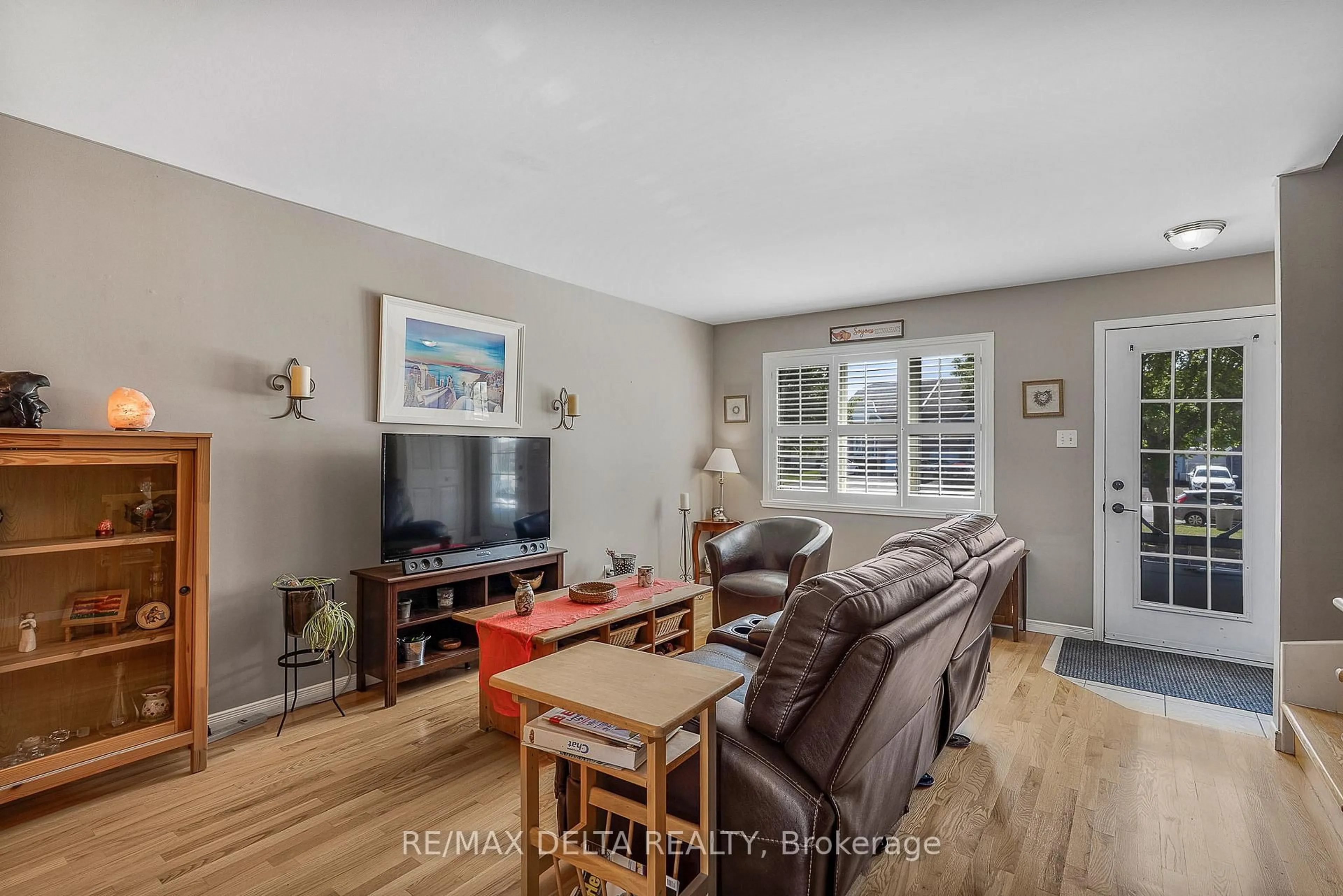 Living room with furniture, unknown for 843 Nelson St, Hawkesbury Ontario K6A 3T3