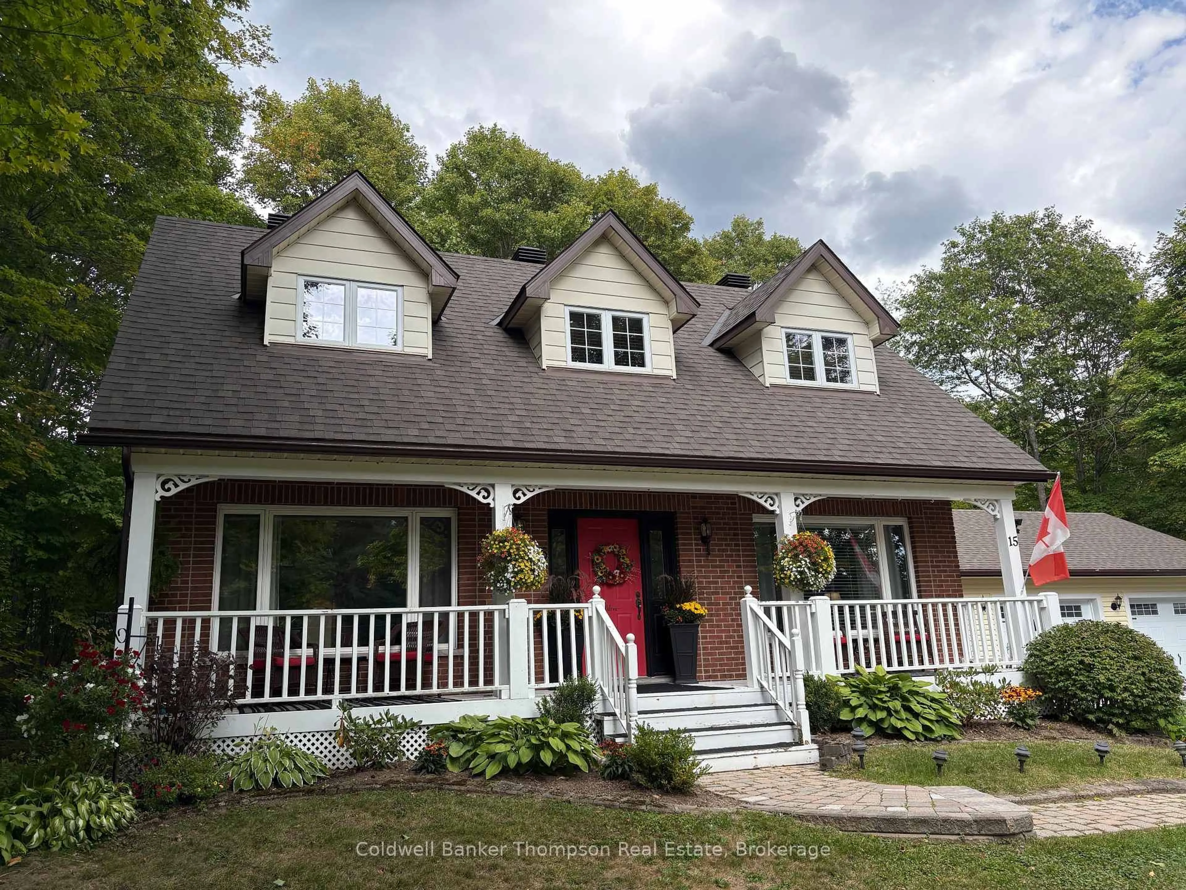Home with vinyl exterior material, street for 15 Birchwood Dr, Sundridge Ontario P0A 1Z0