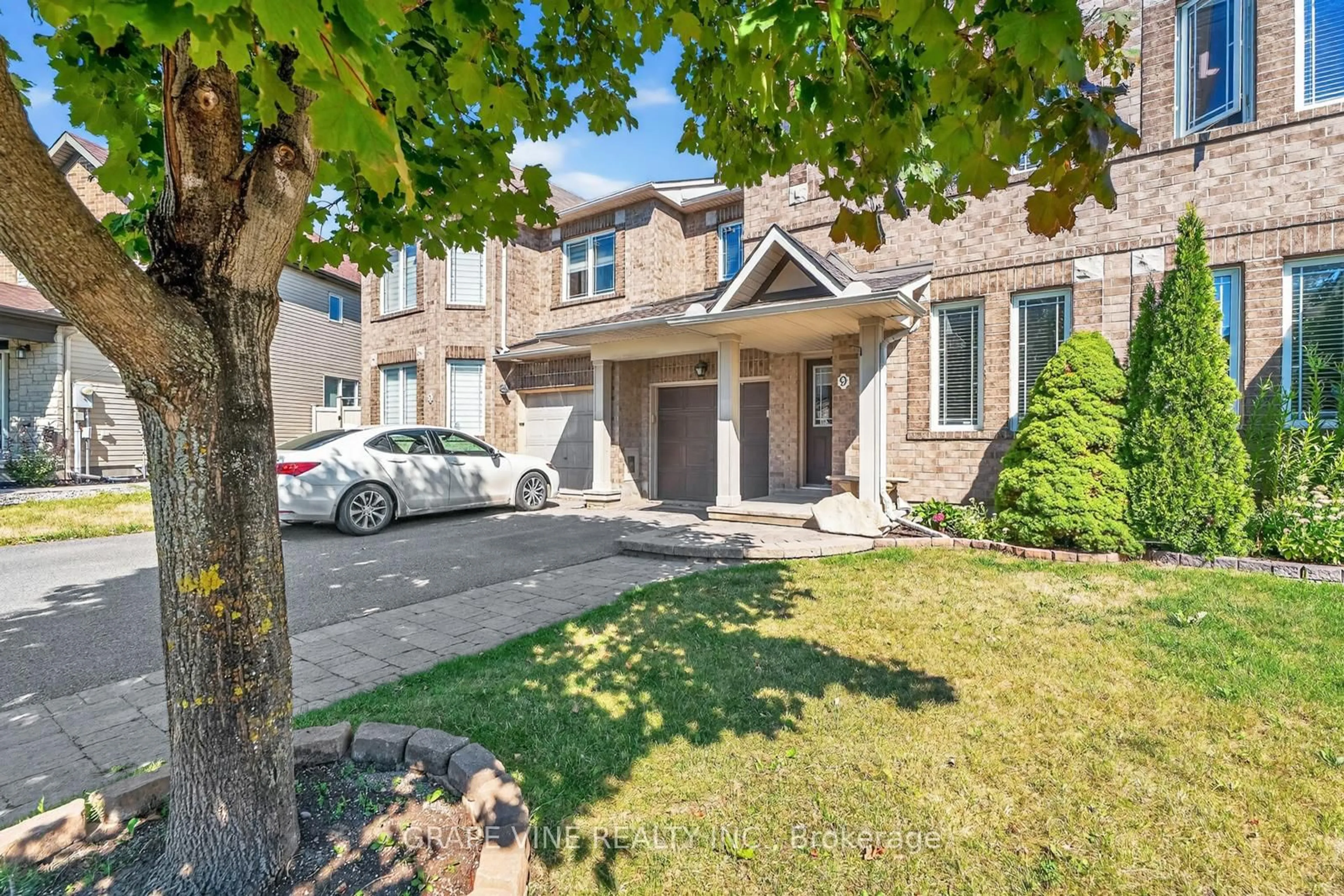 A pic from outside/outdoor area/front of a property/back of a property/a pic from drone, street for 9 Stoneleigh St, Ottawa Ontario K2G 7A2