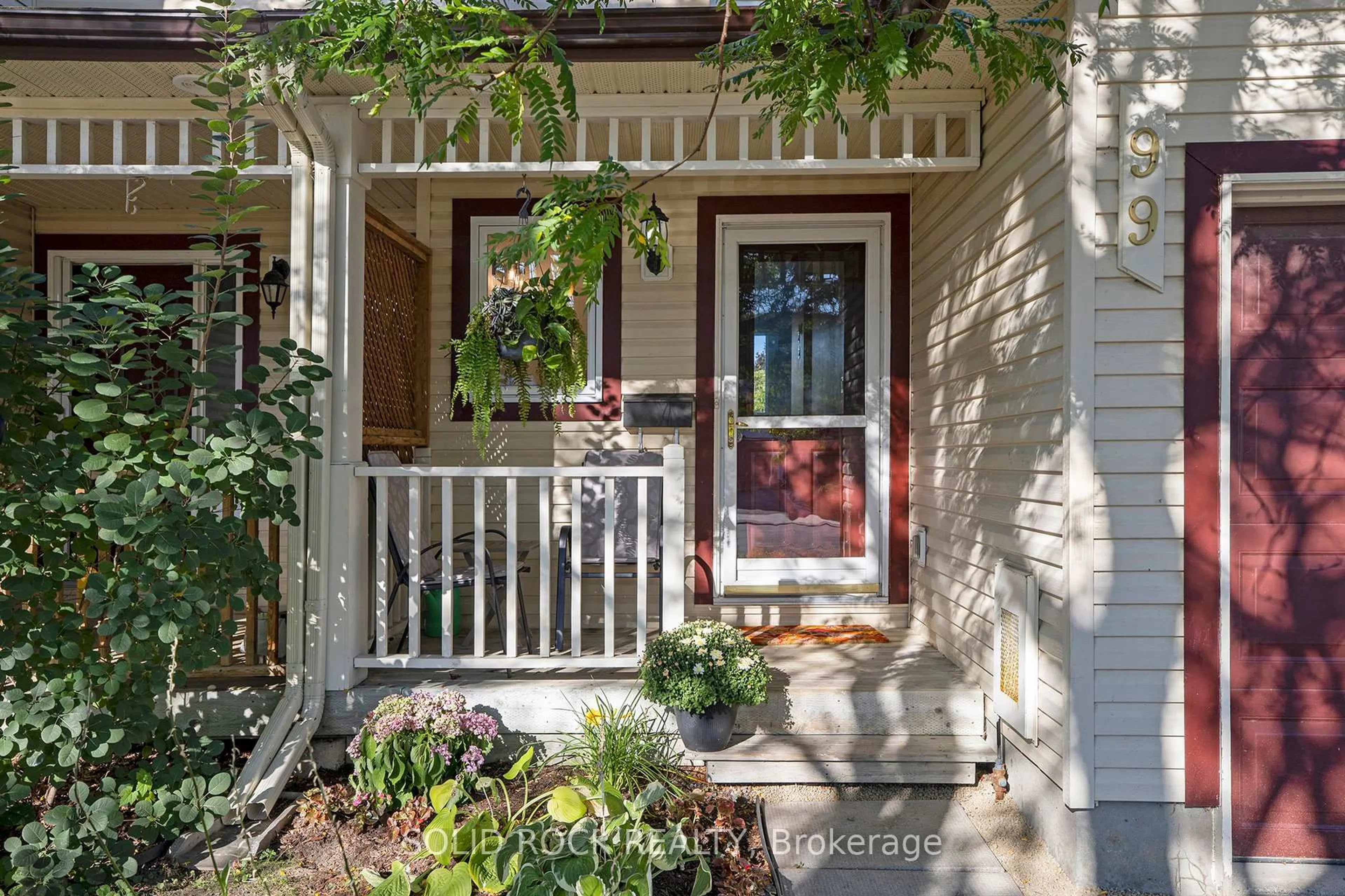Indoor entryway for 99 Crampton Dr, Carleton Place Ontario K7C 4P8