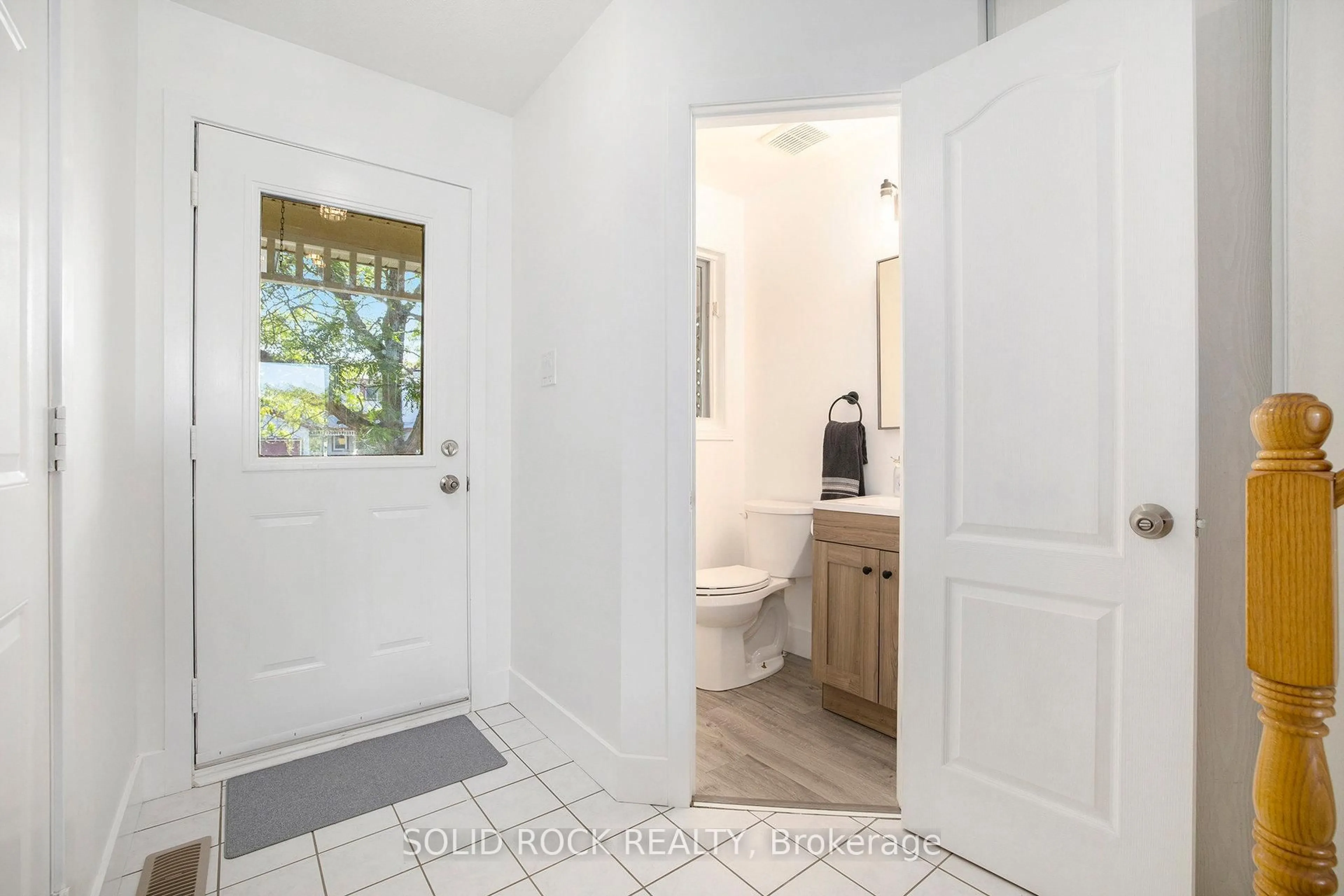 Indoor entryway for 99 Crampton Dr, Carleton Place Ontario K7C 4P8