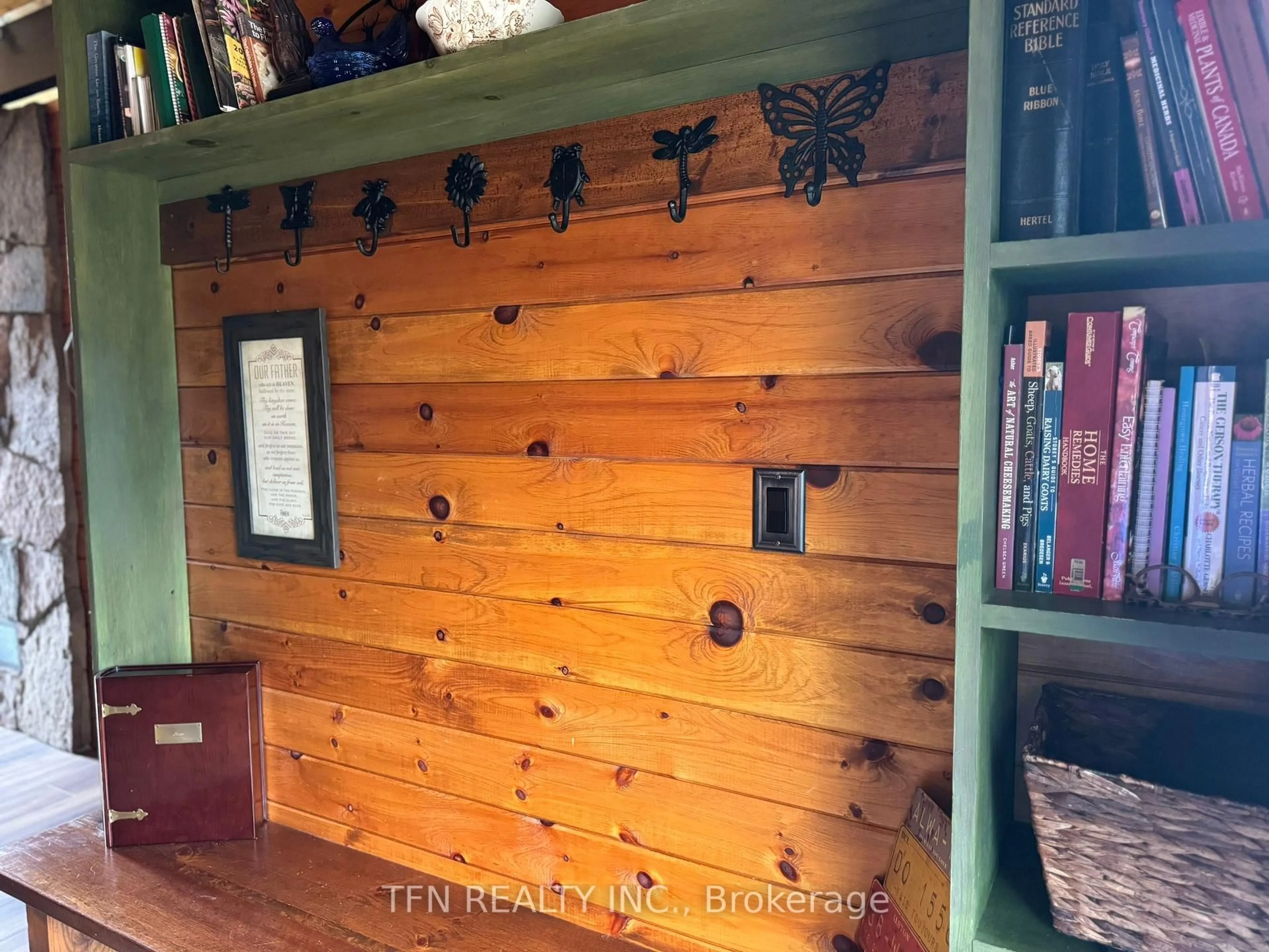 Indoor entryway for 110 Machar Strong Boundary Rd, Machar Ontario P0A 1X0