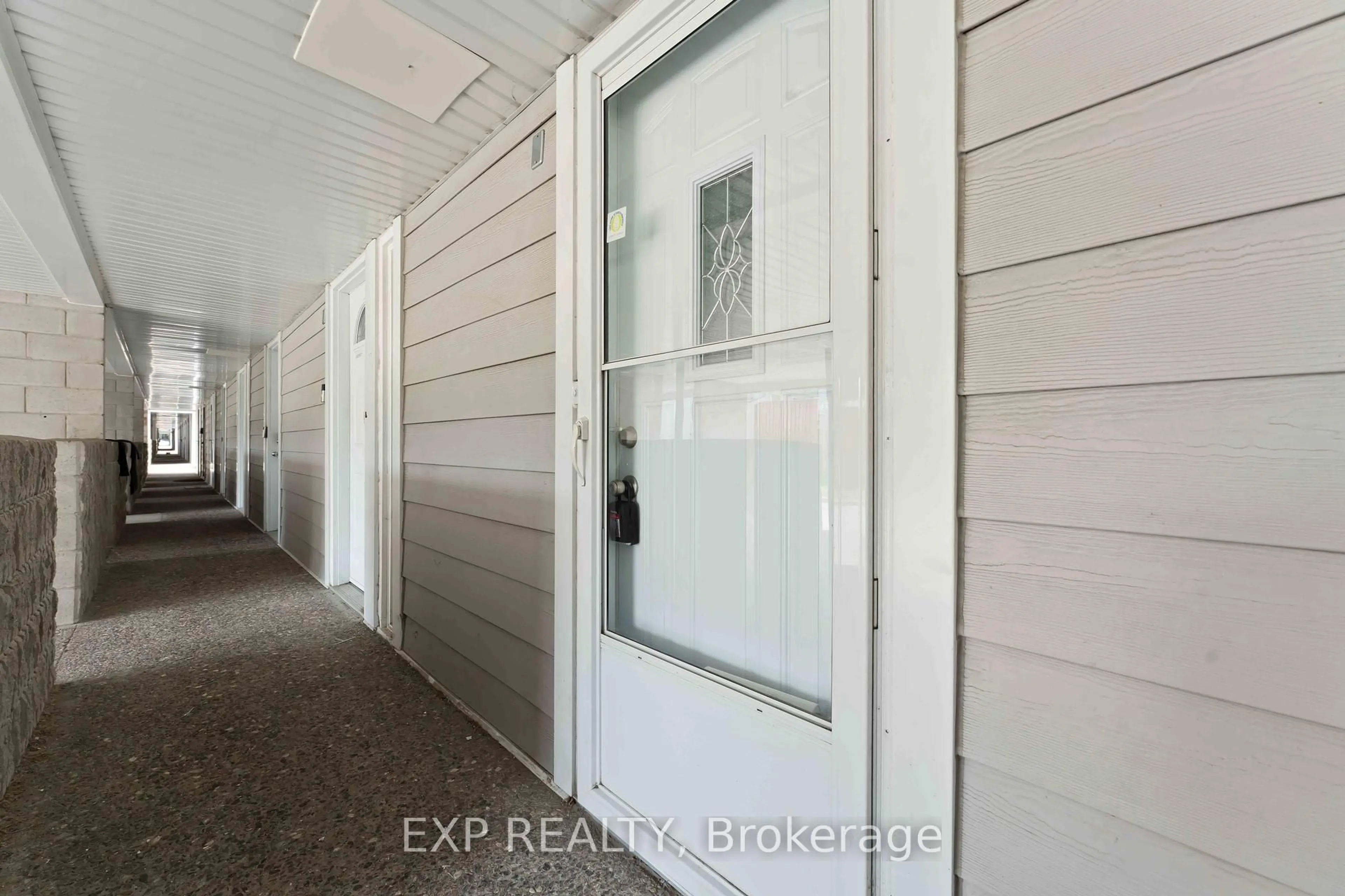 Indoor entryway for 825 Cahill Dr #181, Ottawa Ontario K1V 9N8