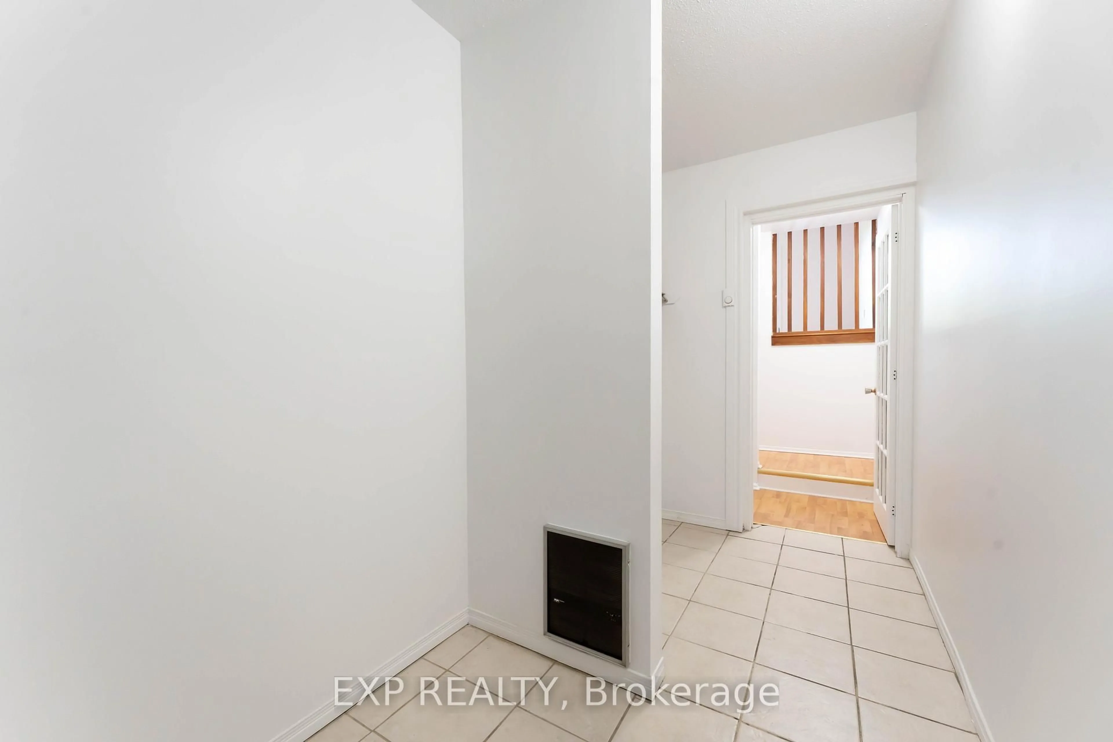Indoor entryway for 825 Cahill Dr #181, Ottawa Ontario K1V 9N8