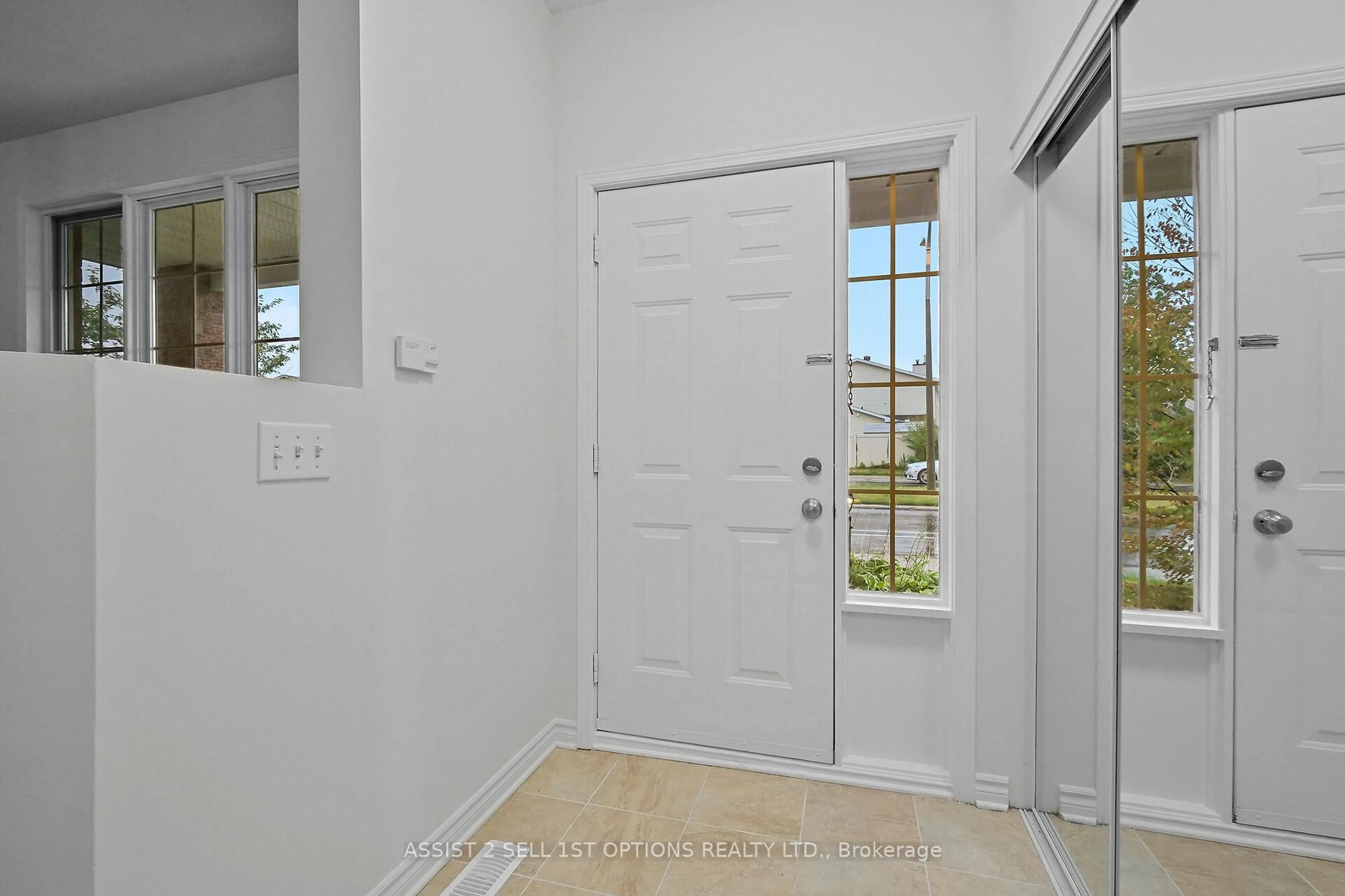 Indoor entryway for 104B Craig Henry Dr, Ottawa Ontario K2G 6L8