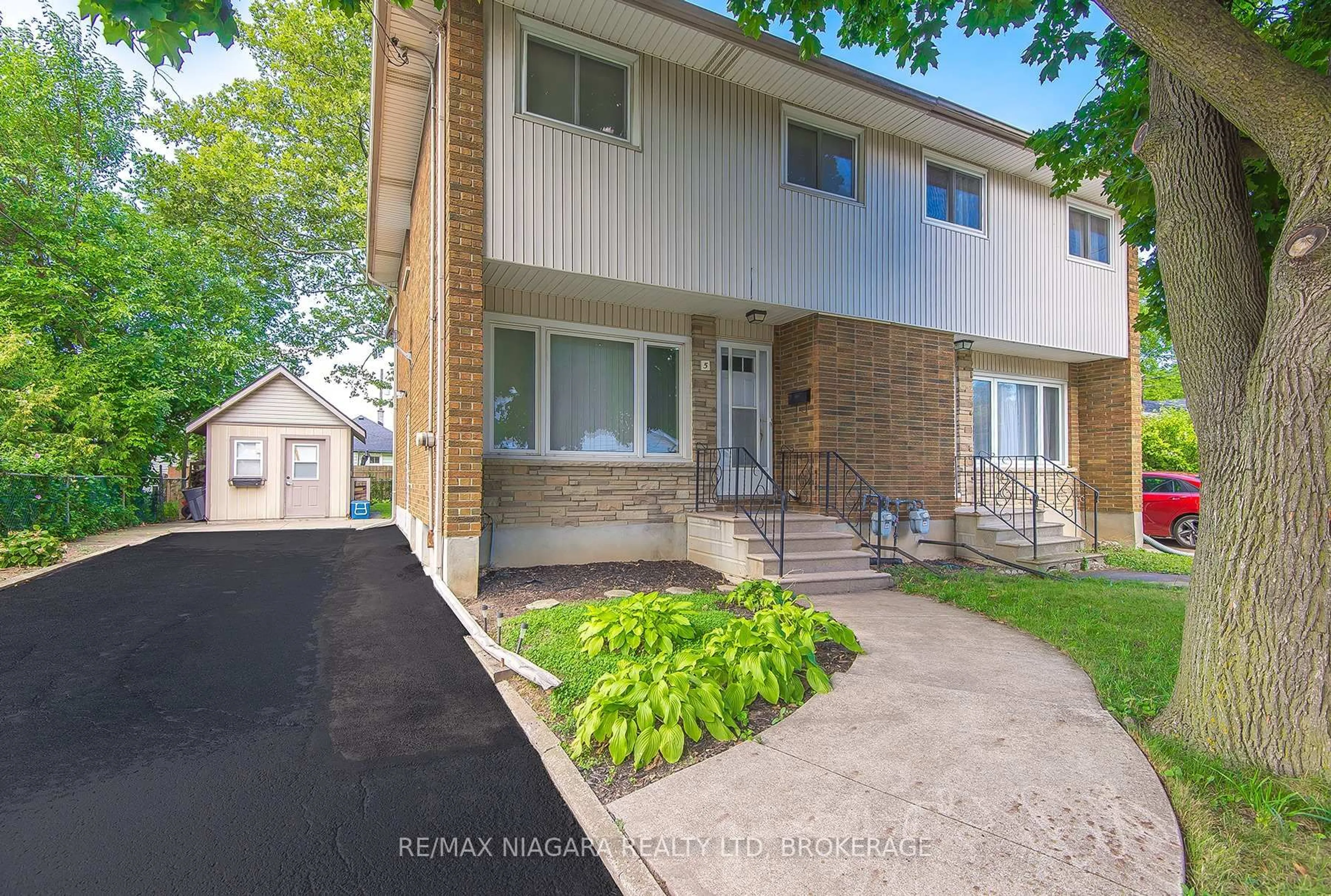 Unknown for 5 Glen Ave, St. Catharines Ontario L2S 1L2