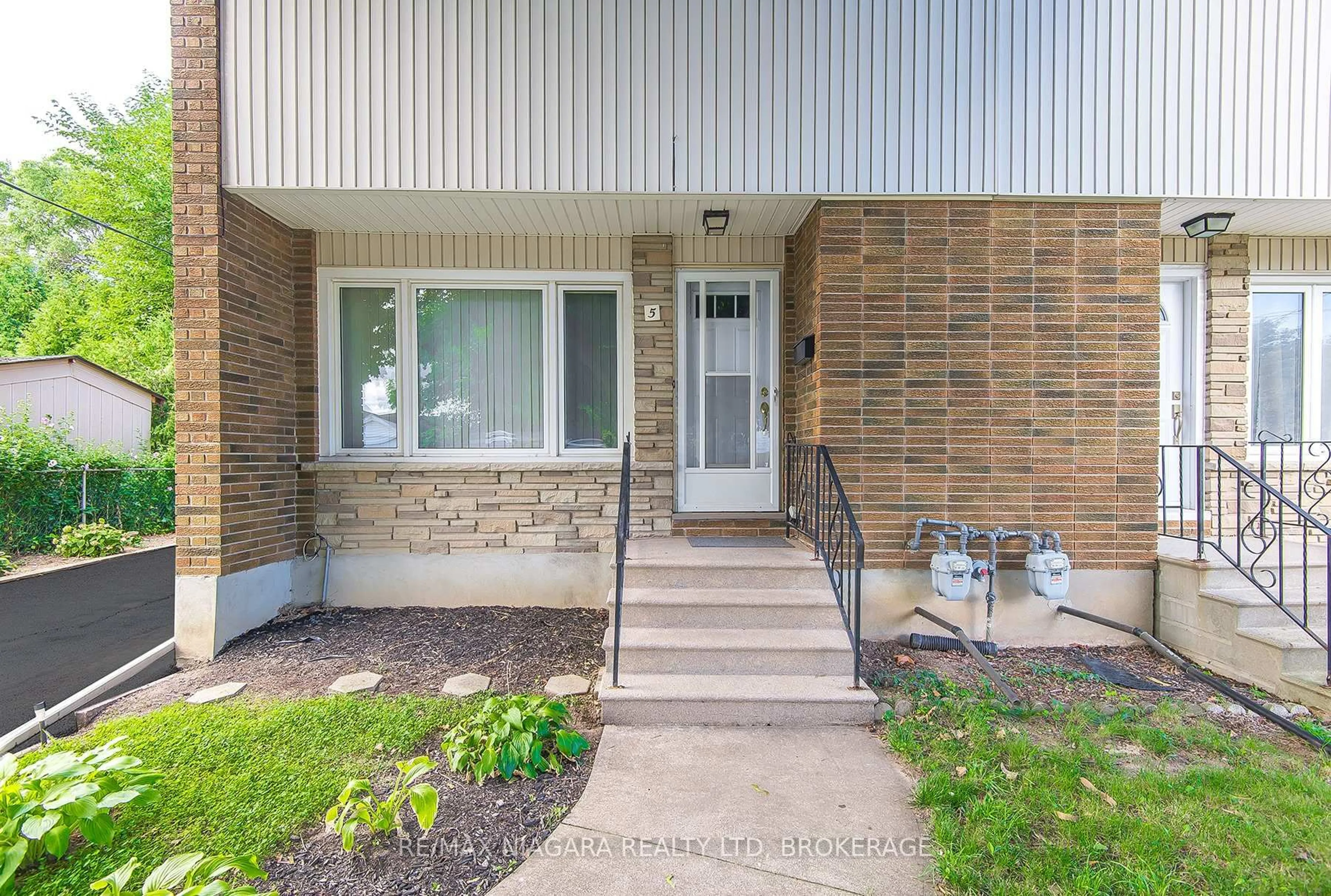 Unknown for 5 Glen Ave, St. Catharines Ontario L2S 1L2