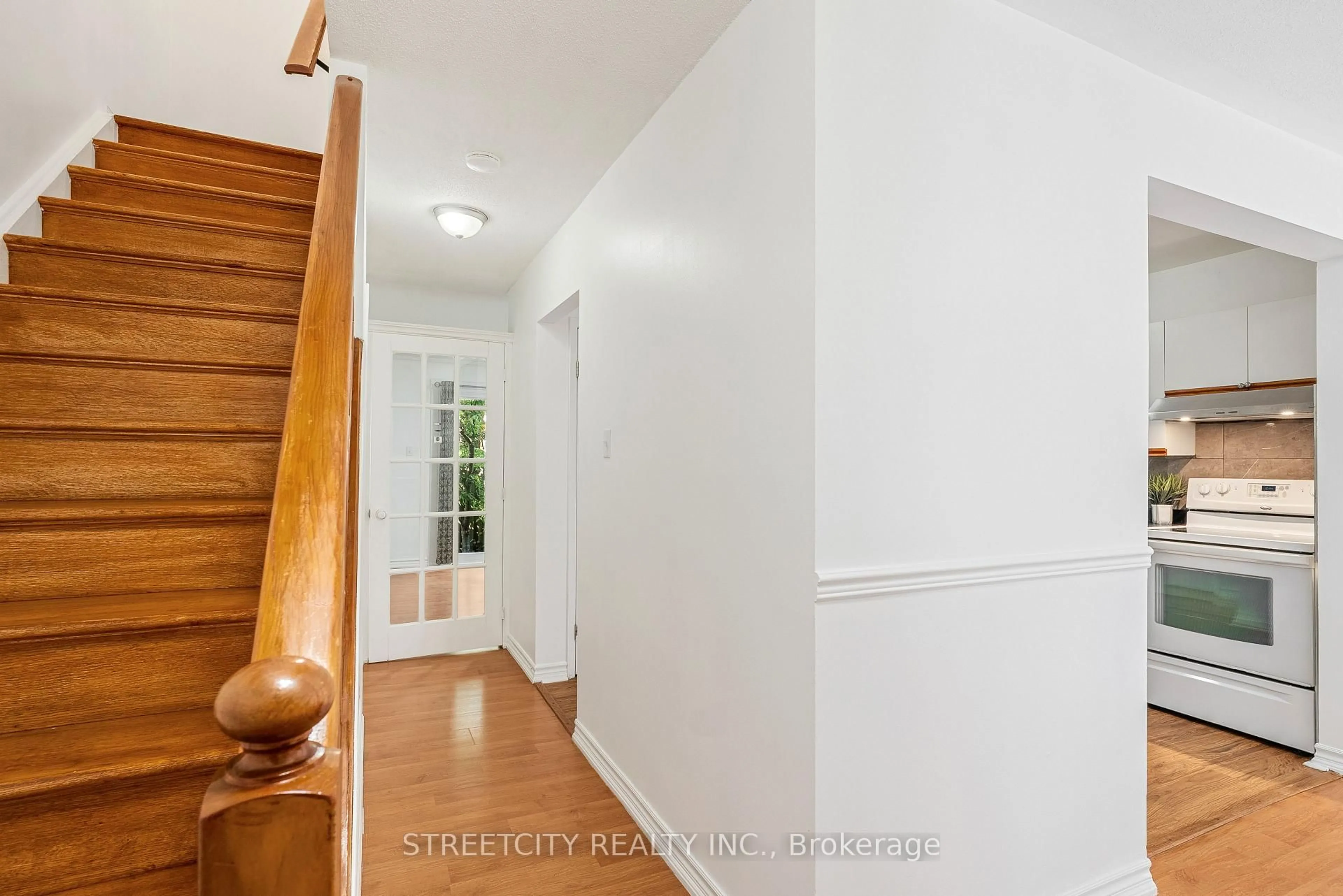 Indoor entryway for 1247 Huron St #81, London East Ontario N5Y 4X7