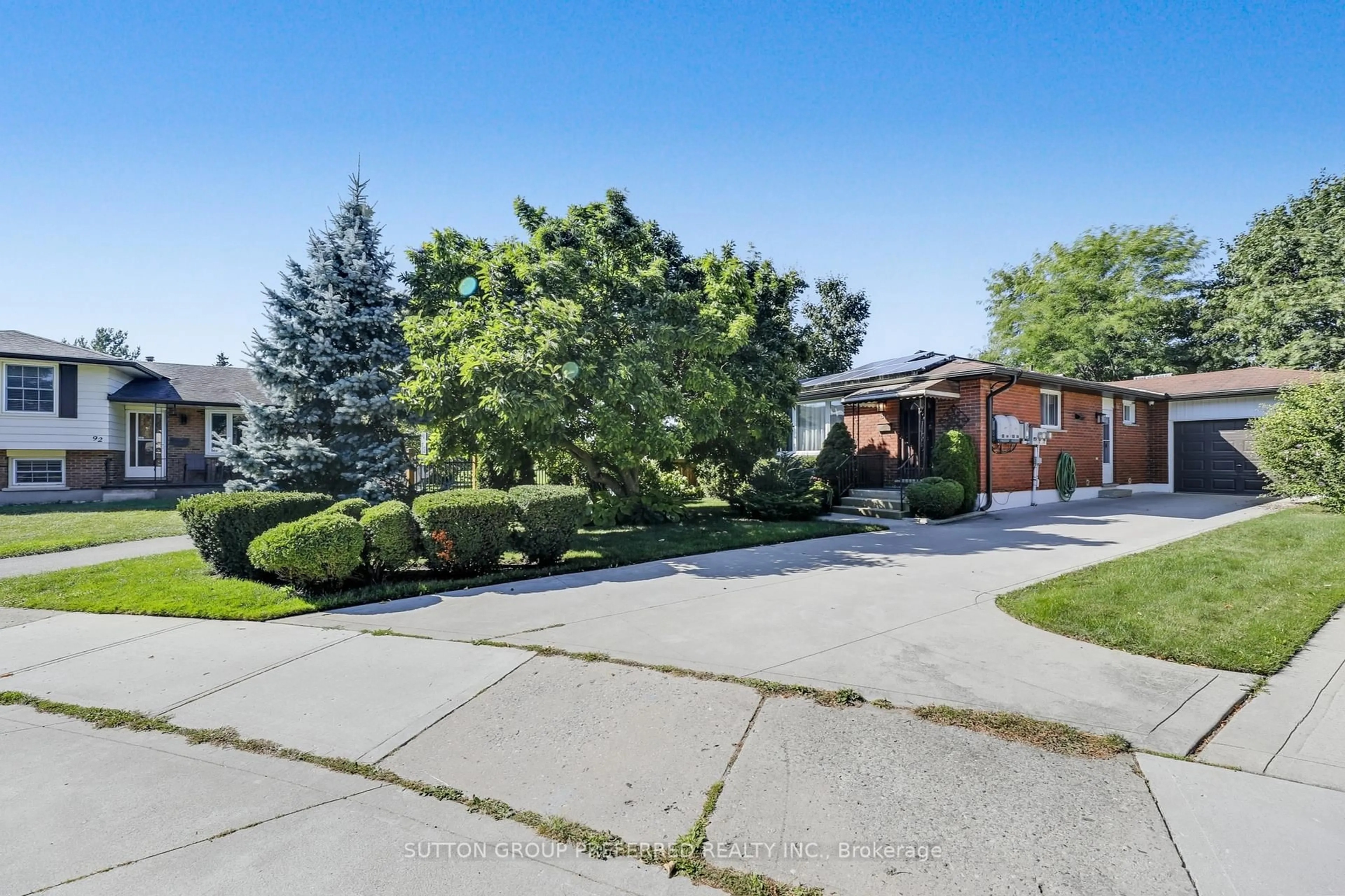 Unknown for 82 Lacey Cres, London South Ontario N6E 2E7