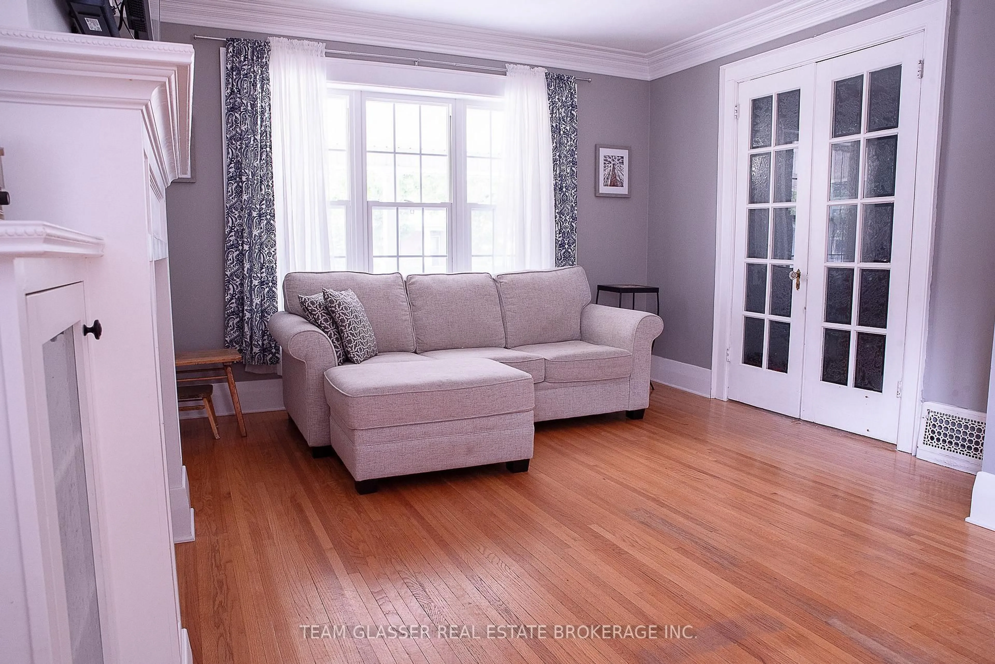 Living room with furniture, unknown for 530 HALE St, London East Ontario N5W 1G8