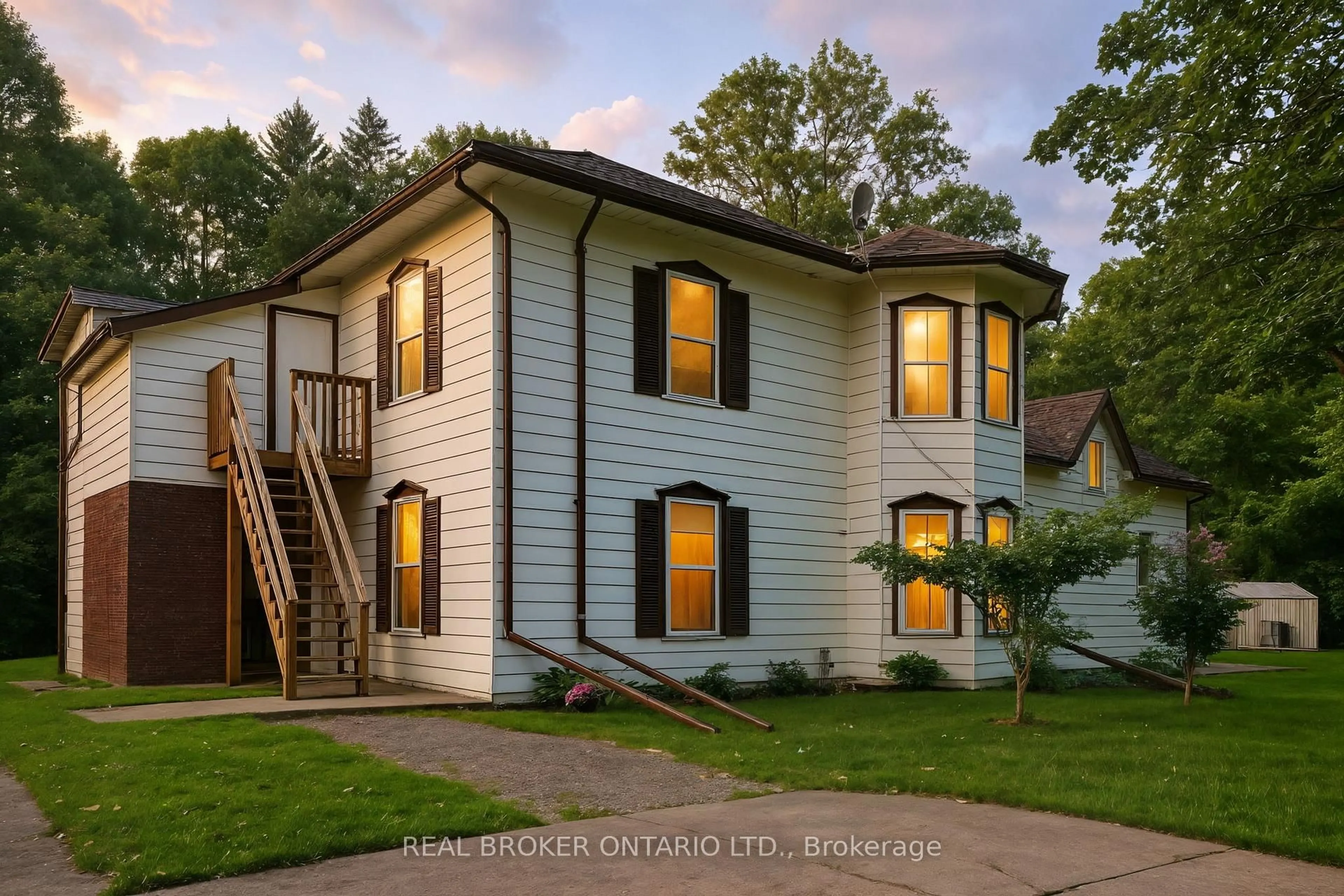 Home with vinyl exterior material, building for 396 William St, Norfolk Ontario N4B 2X5