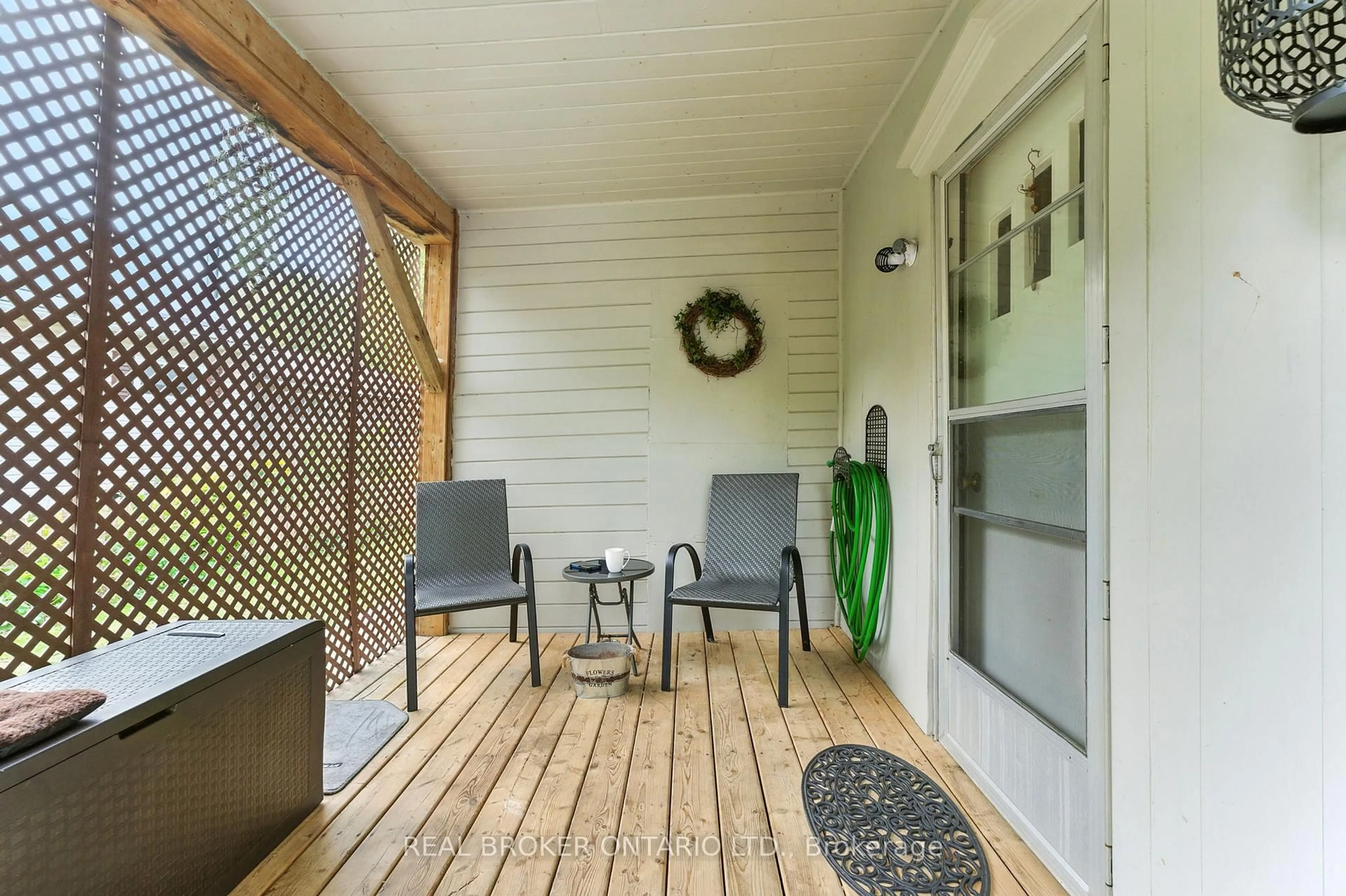 Patio, street for 396 William St, Norfolk Ontario N4B 2X5