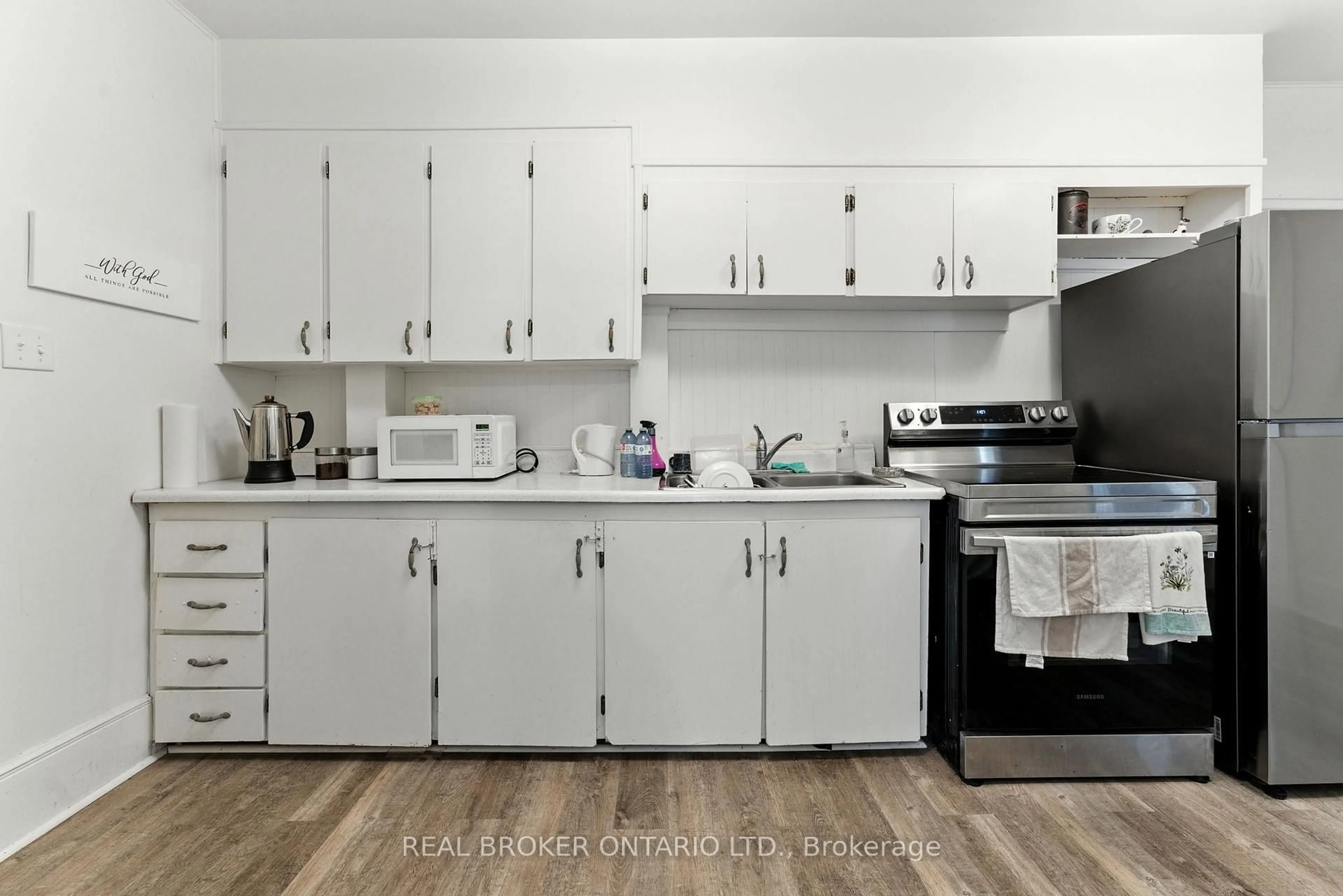 Standard kitchen, unknown for 396 William St, Norfolk Ontario N4B 2X5