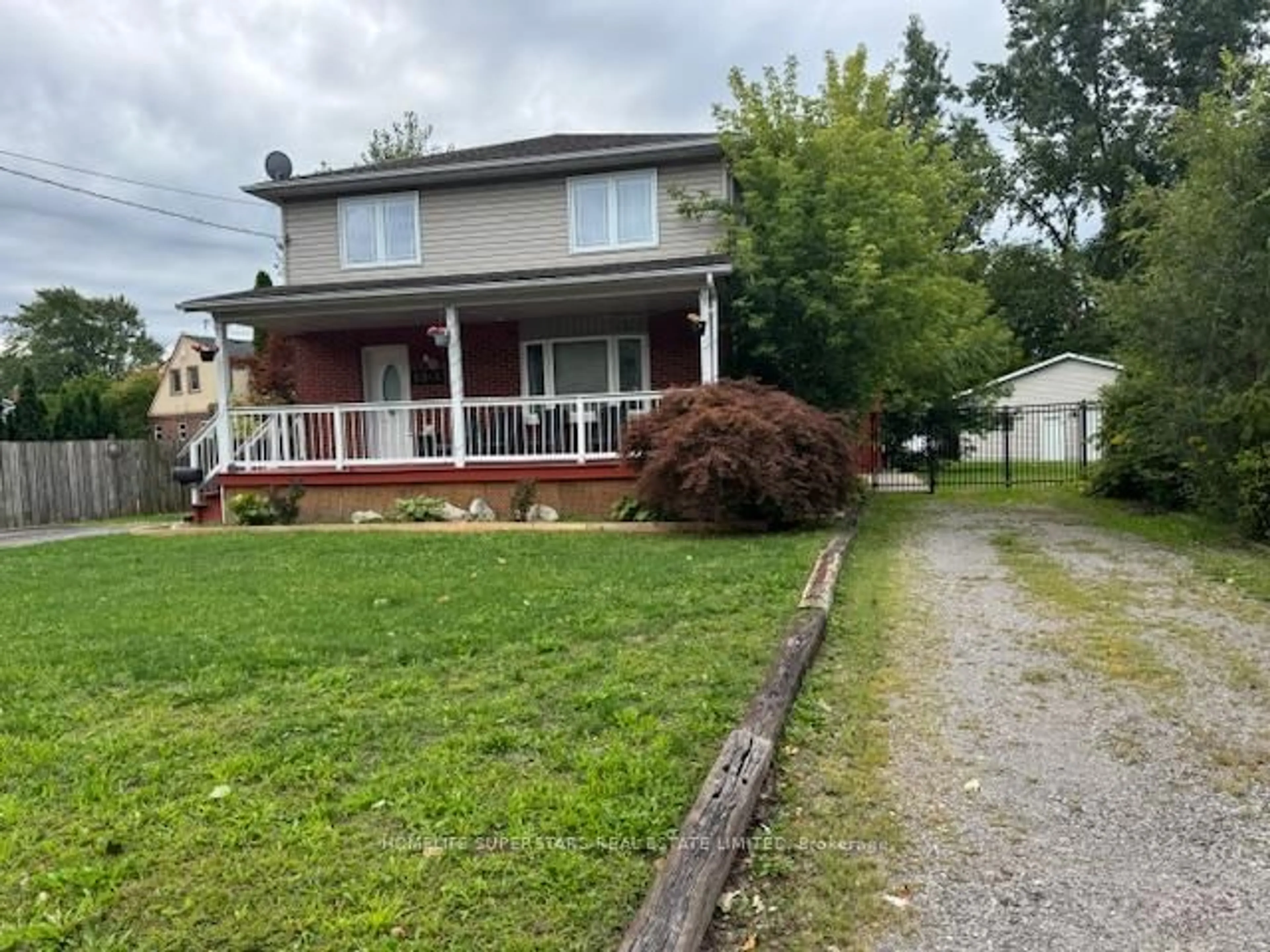 A pic from outside/outdoor area/front of a property/back of a property/a pic from drone, street for 8046 Beaverdams Rd, Niagara Falls Ontario L2H 1R8