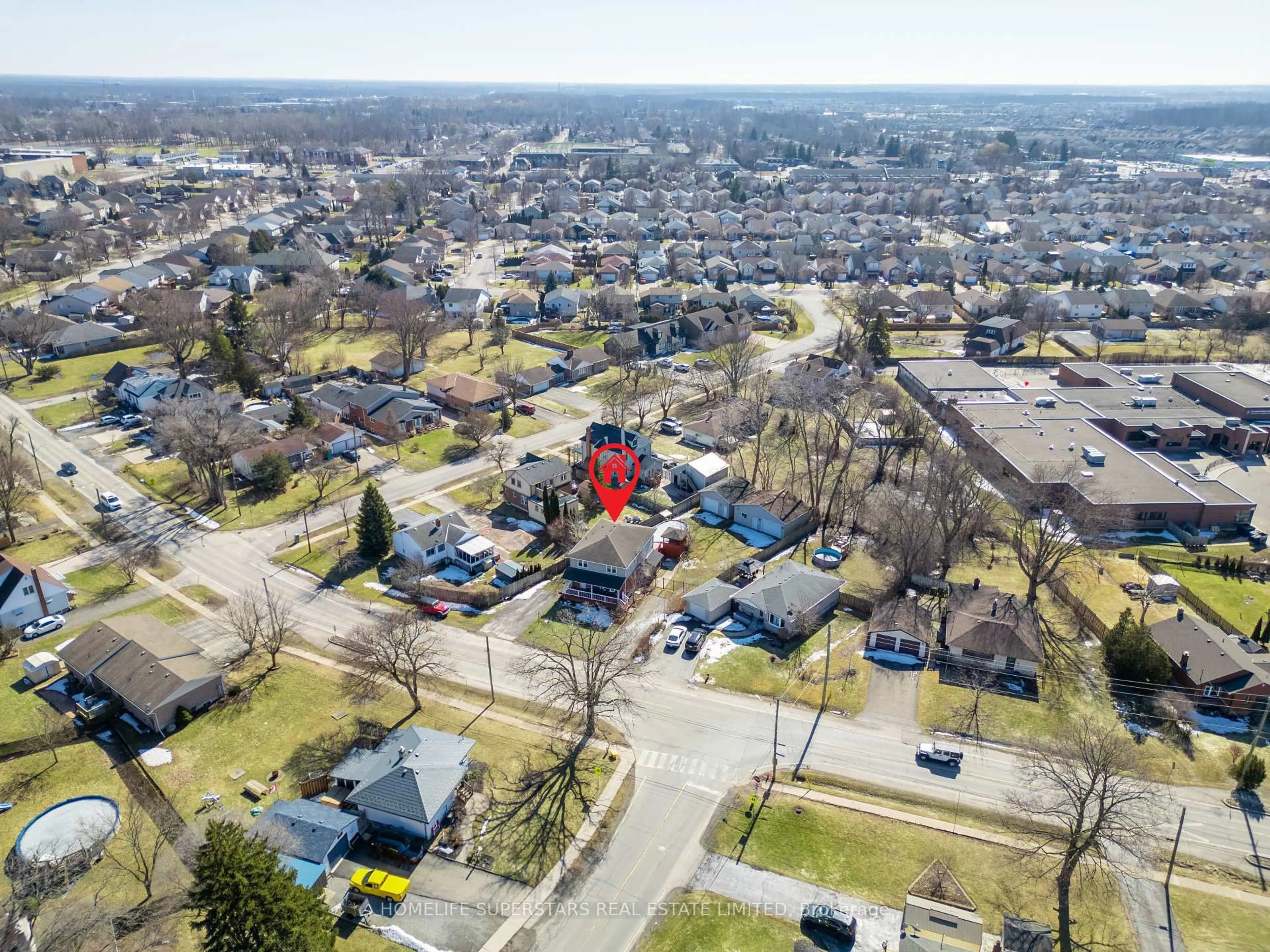 A pic from outside/outdoor area/front of a property/back of a property/a pic from drone, street for 8046 Beaverdams Rd, Niagara Falls Ontario L2H 1R8