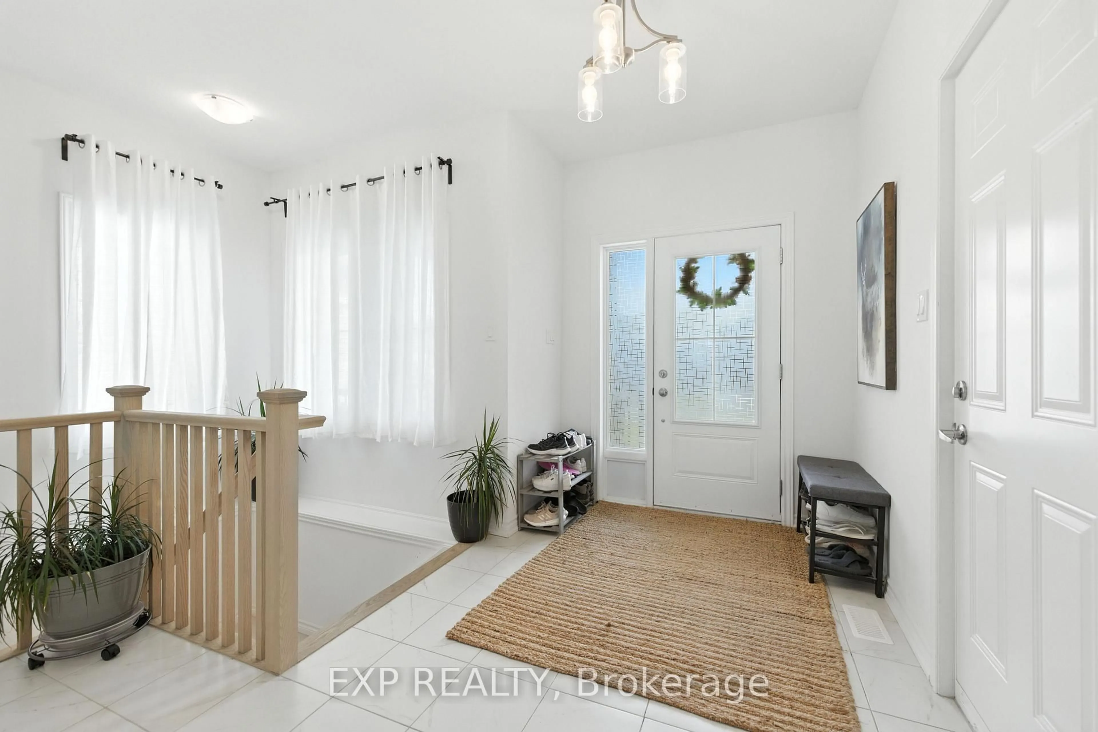 Indoor entryway for 202 DOWSLEY Cres, Brockville Ontario K6V 0E2