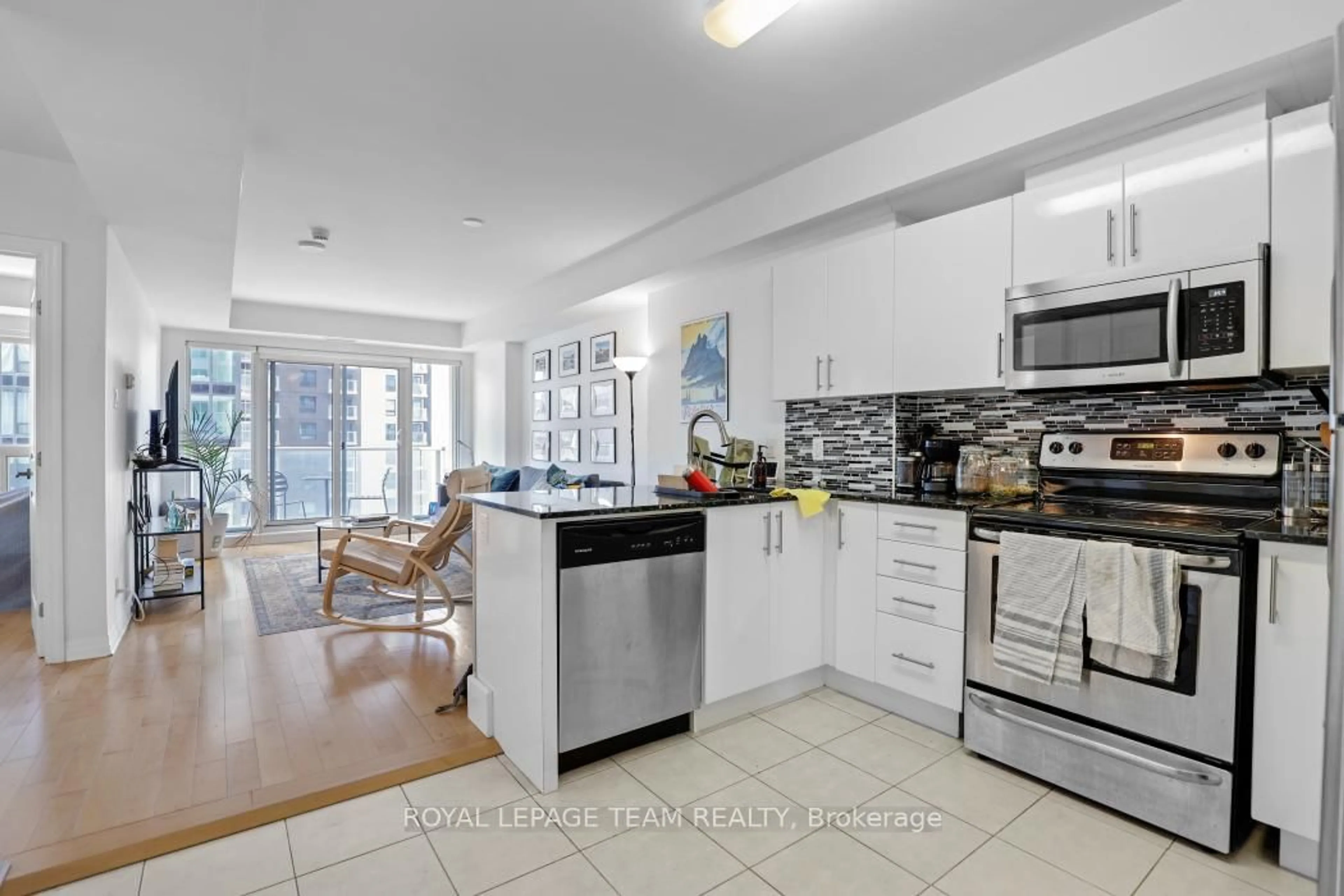 Open concept kitchen, ceramic/tile floor for 242 Rideau St #1303, Ottawa Ontario K1N 0B7