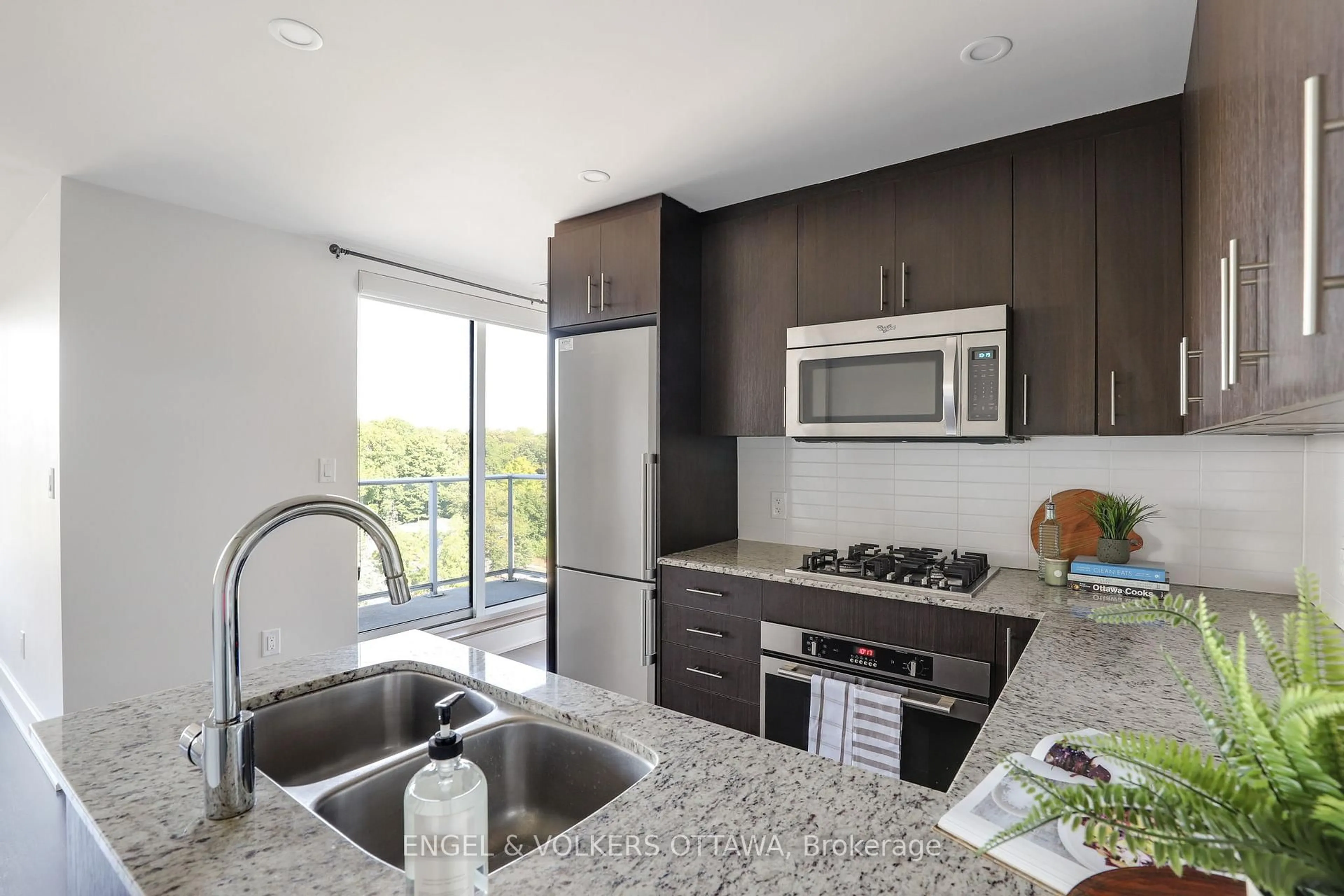 Contemporary kitchen, unknown for 7 Marquette Ave #813, Ottawa Ontario K1L 8A7