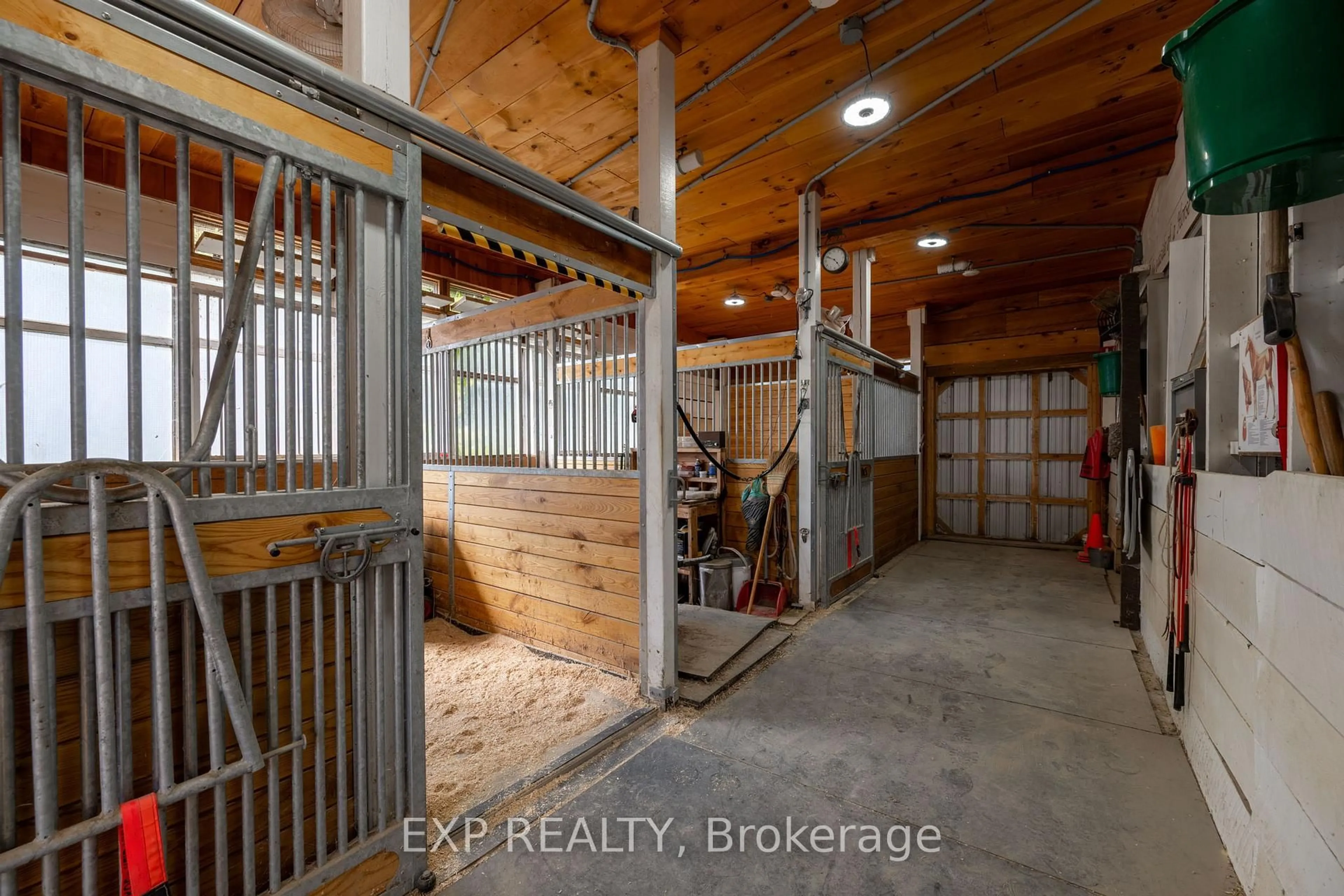 Indoor garage for 8101 Decker Dr, Middlesex Centre Ontario N6P 1P3