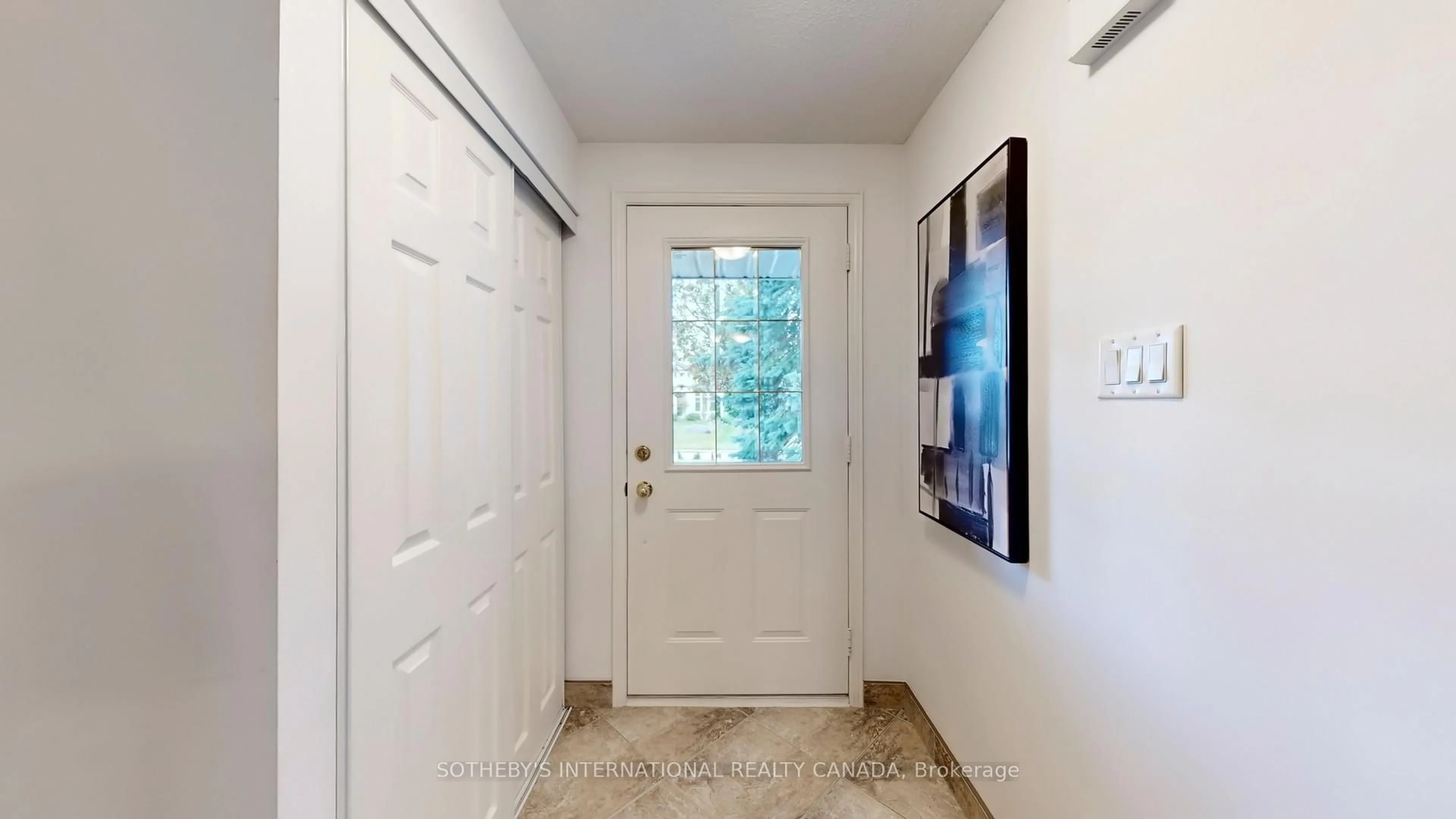 Indoor entryway for 218 Dorchester Pl, Waterloo Ontario N2T 2H7
