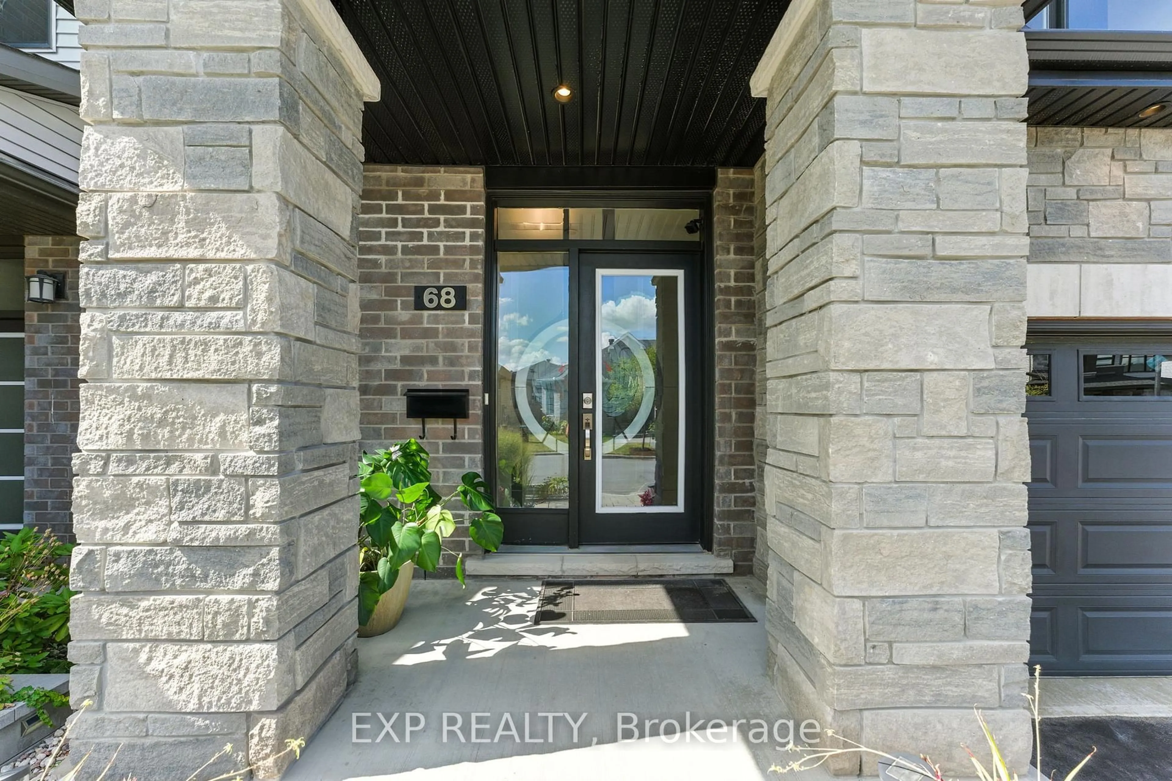 Indoor entryway for 68 Palfrey Way, Ottawa Ontario K2V 0B4