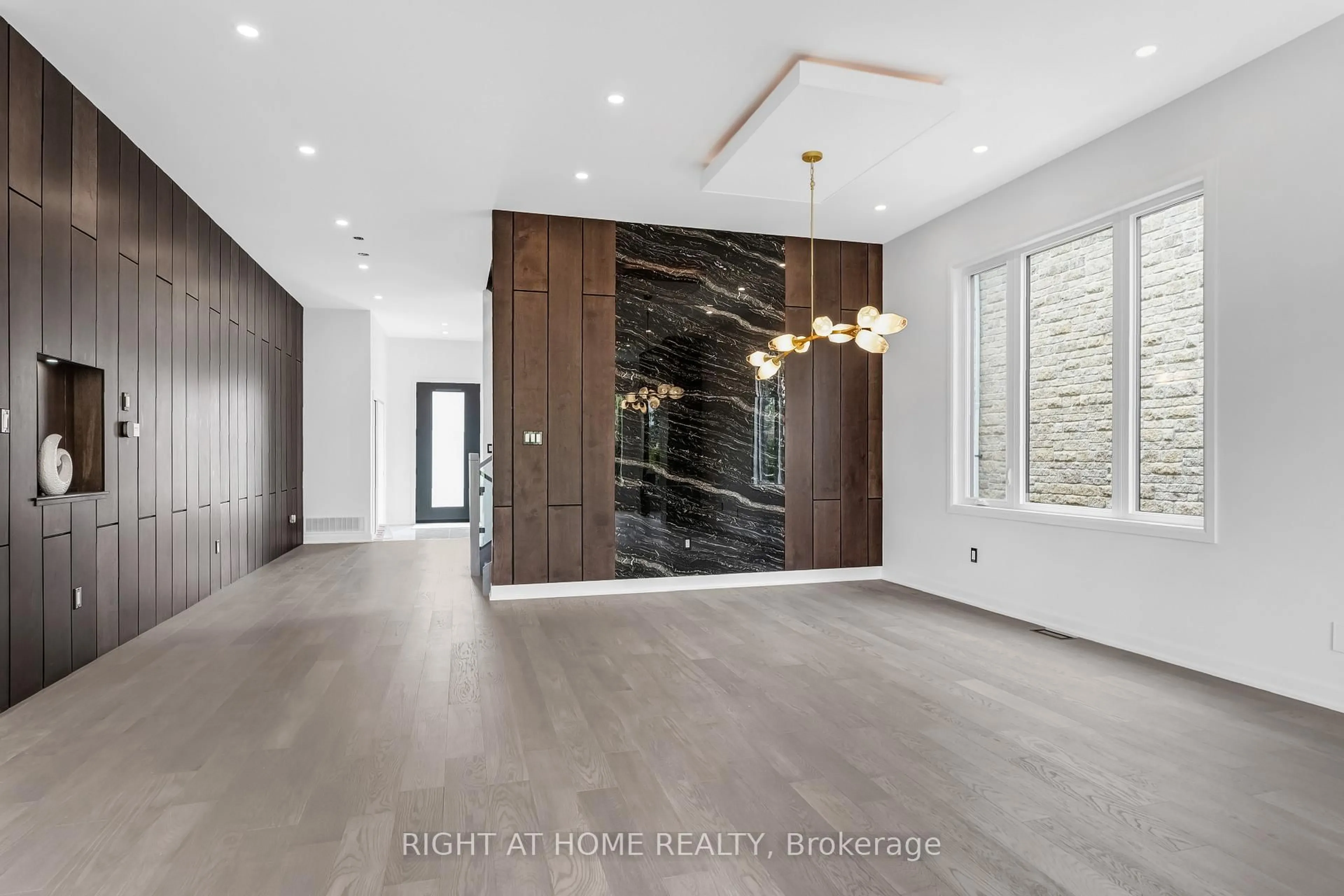 Indoor entryway for 103 Fieldrow St, Ottawa Ontario K2G 2Y8