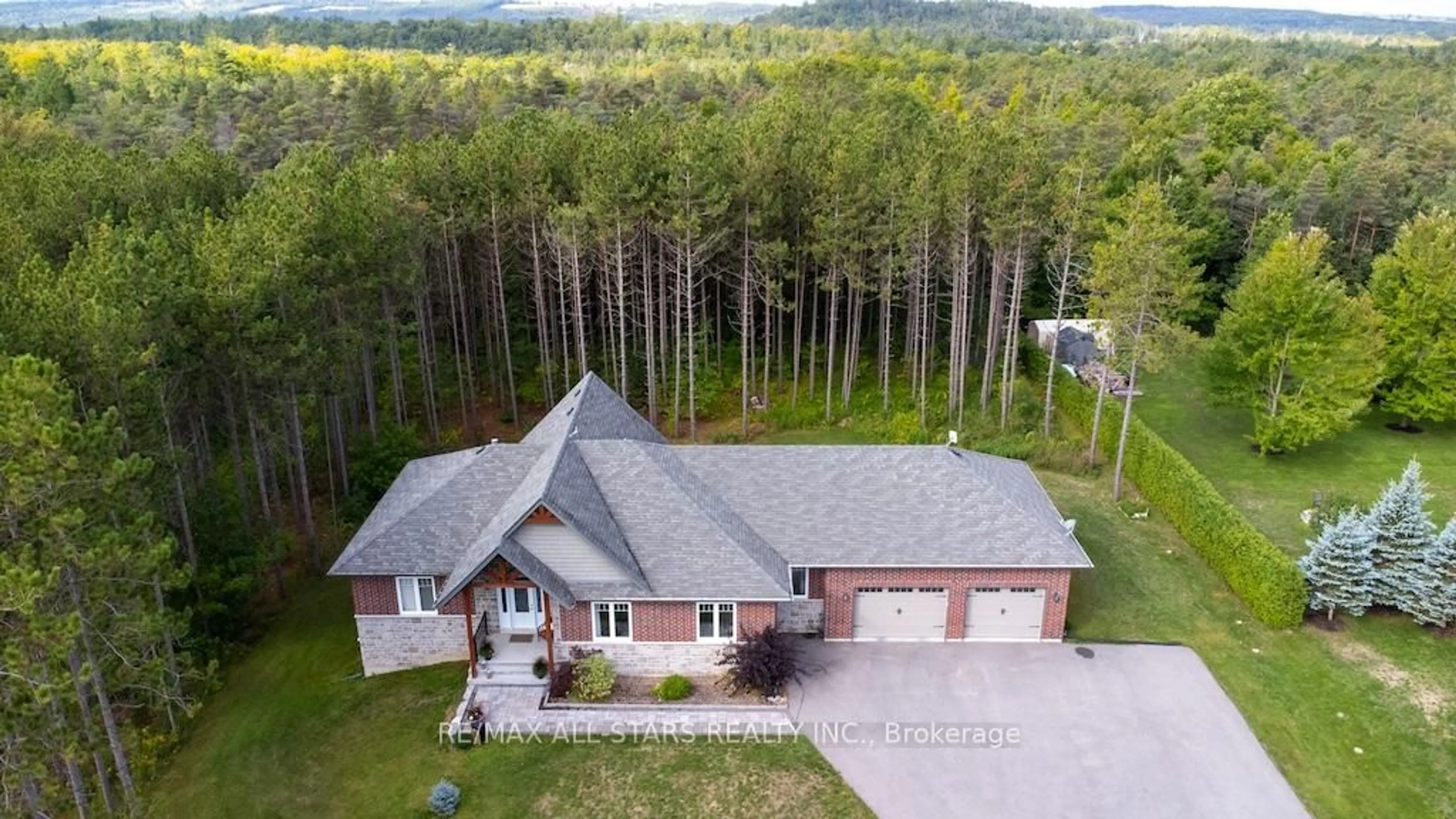 A pic from outside/outdoor area/front of a property/back of a property/a pic from drone, building for 29 Slalom Dr, Kawartha Lakes Ontario L0A 1A0